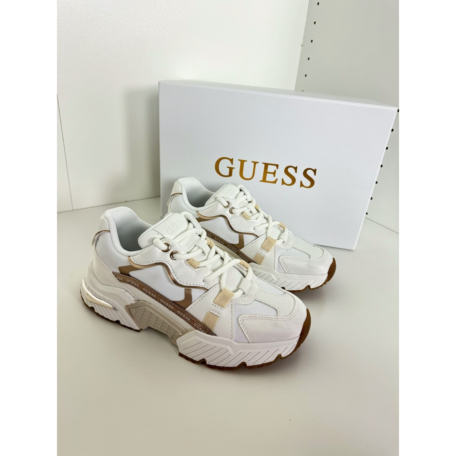 Guess Sneakers  Angelina Whisa Guess 861