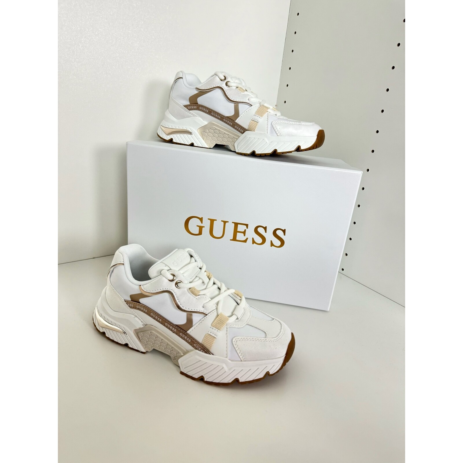 Guess Sneakers  Angelina Whisa Guess 861