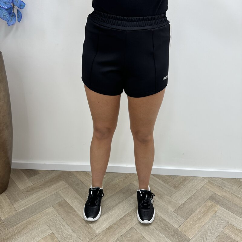 Short Yarrow Black Guess 383