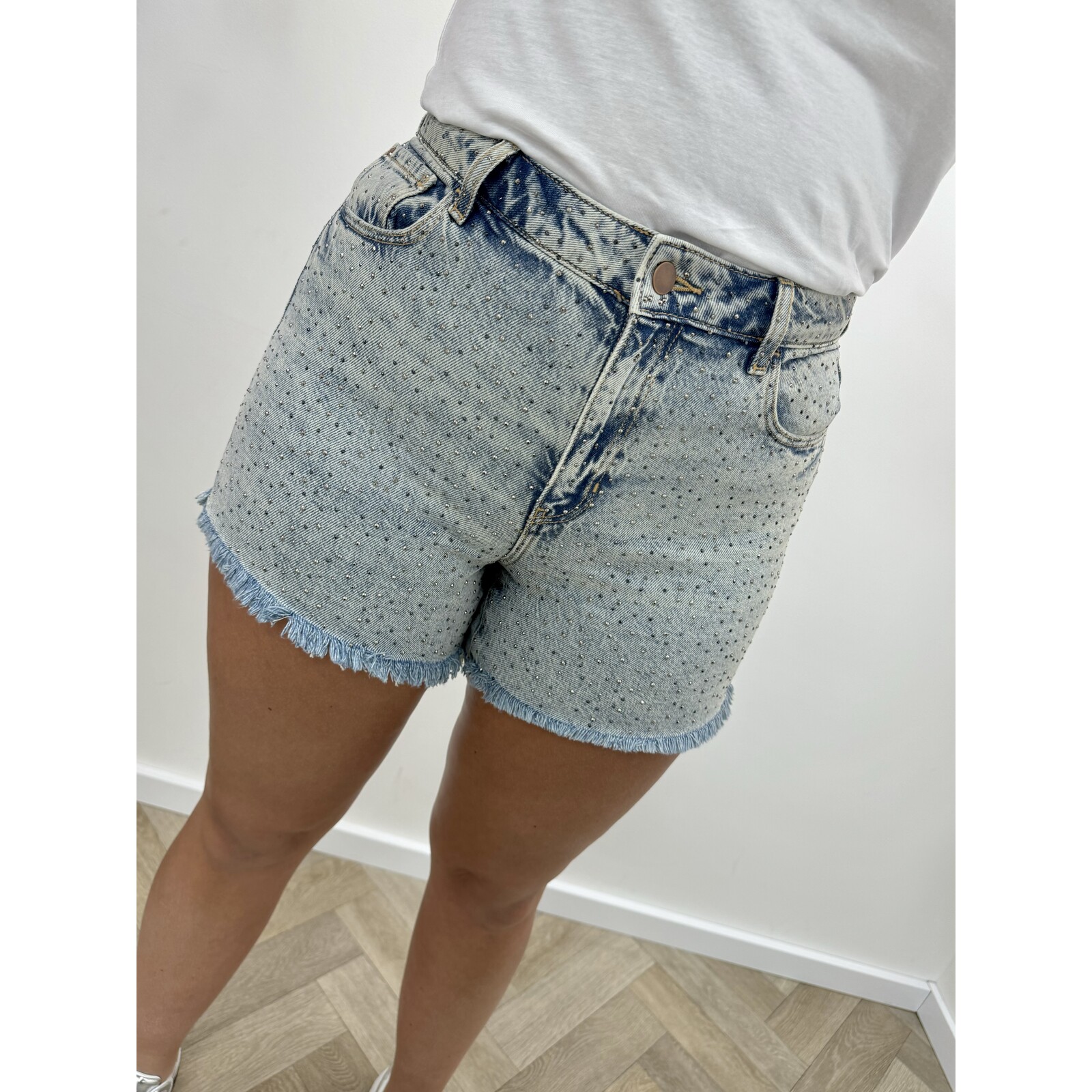 Guess Short Relaxed Midi Guess 394