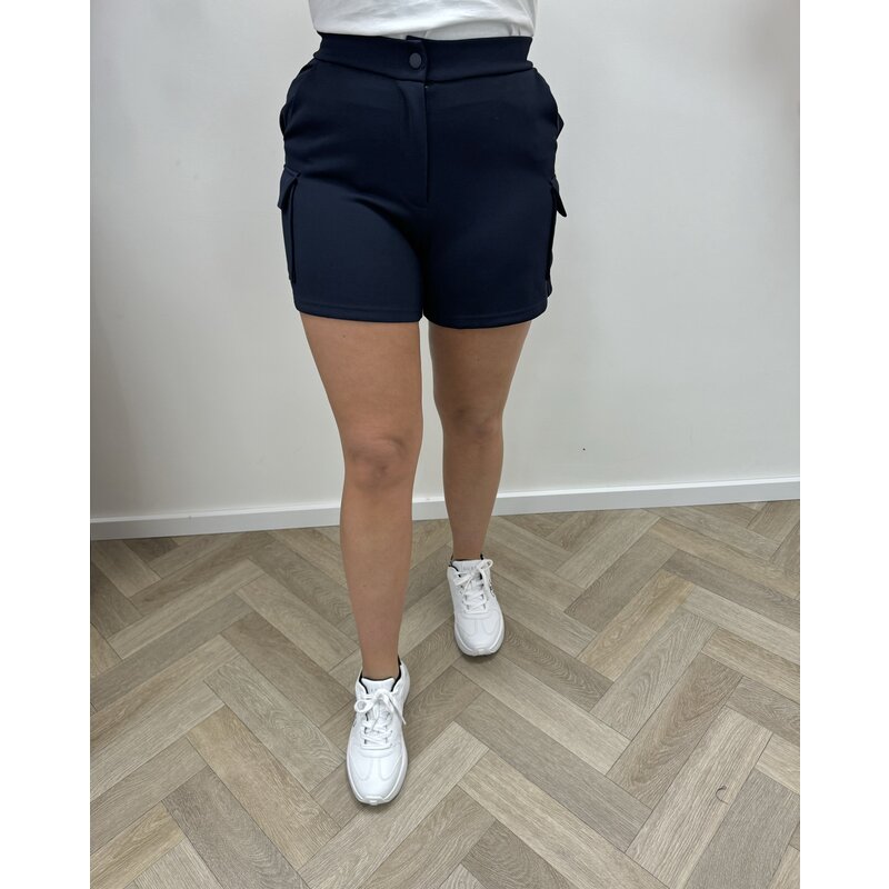 Short Amaryllis Navy Guess 390