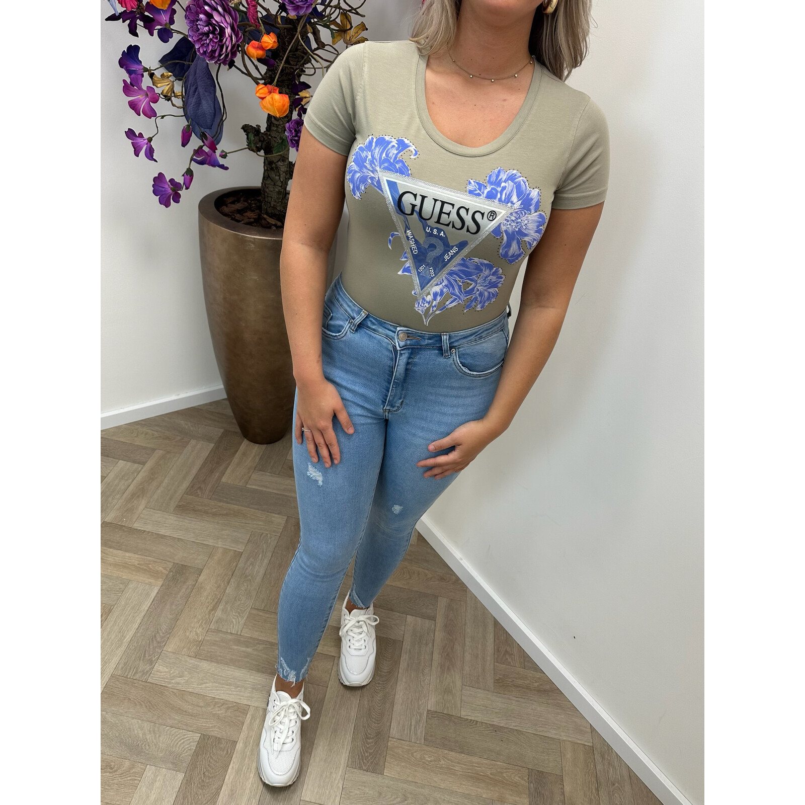 Guess T-Shirt Flower Triangle Army Guess 515