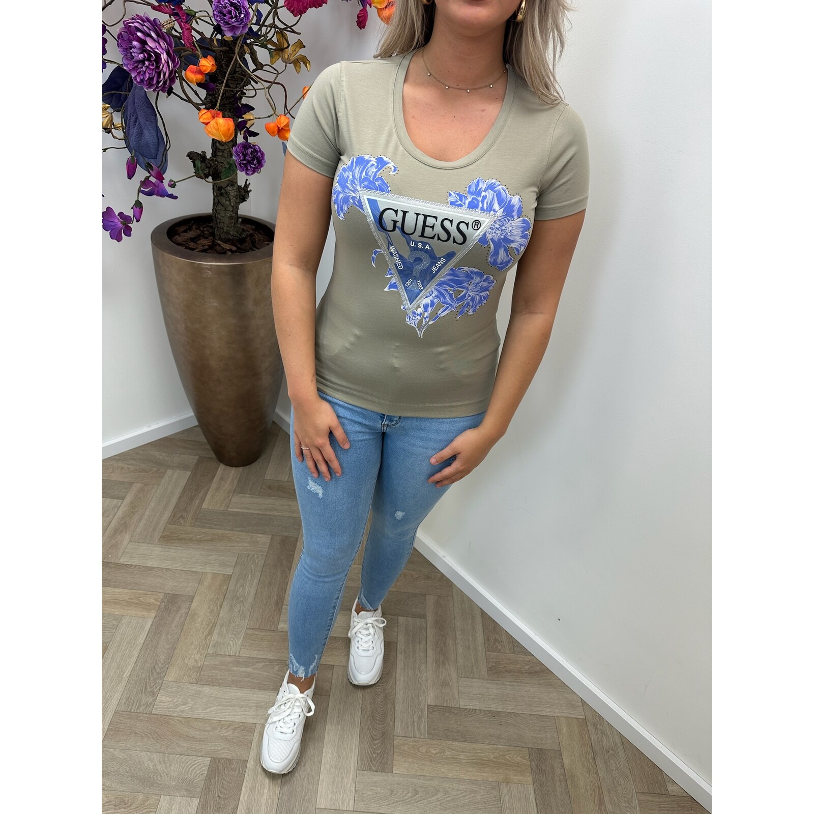 Guess T-Shirt Flower Triangle Army Guess 515