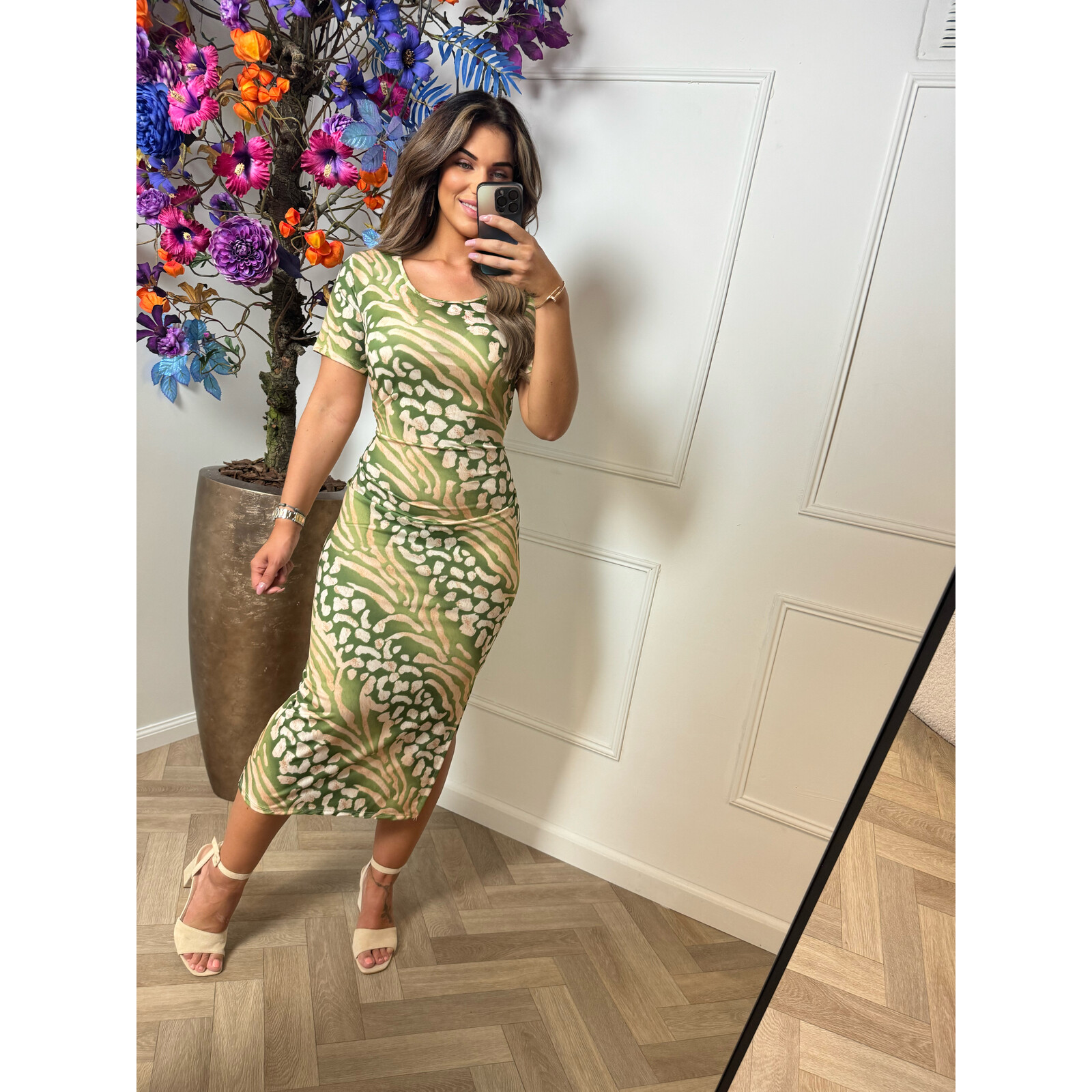 Dress animal travel army