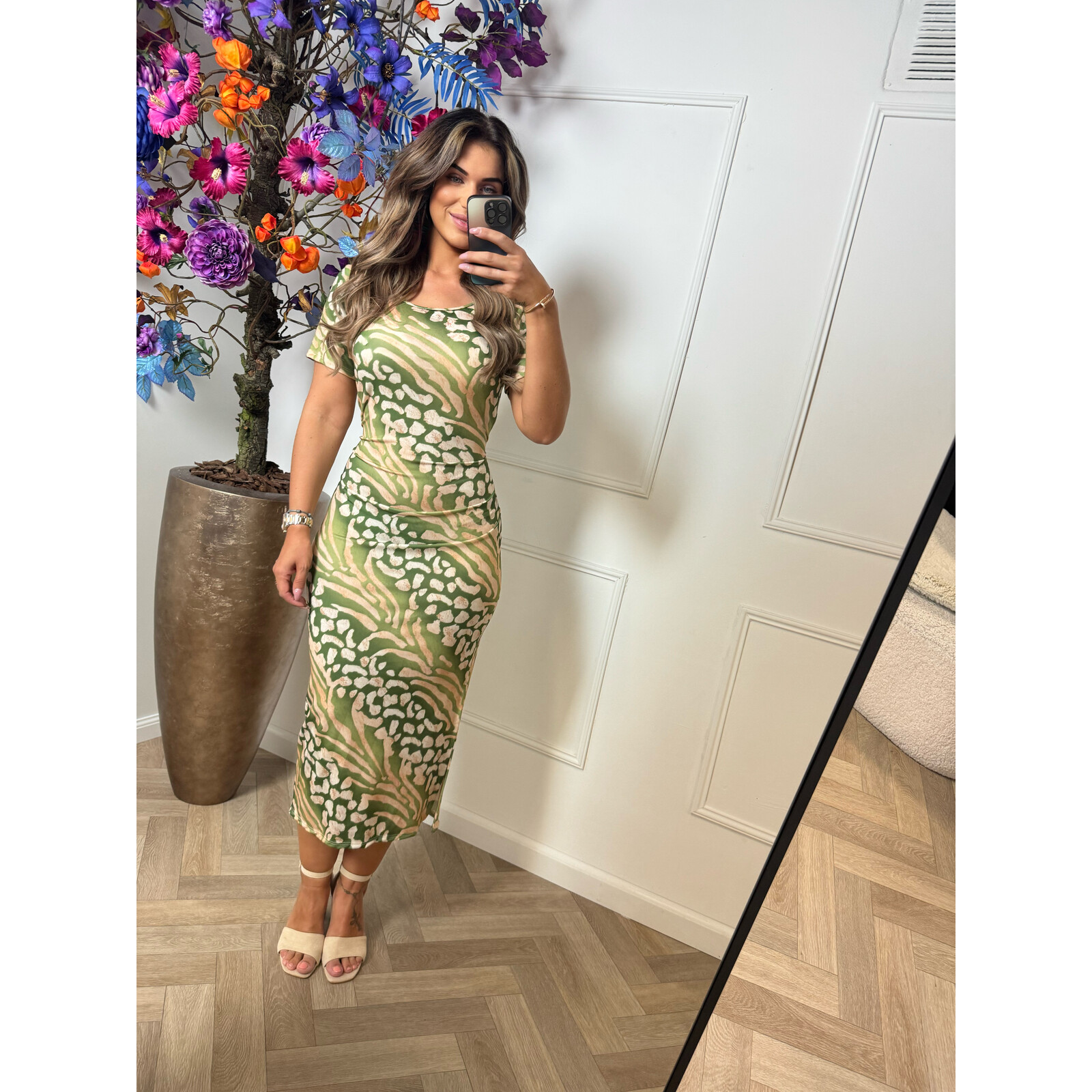 Dress animal travel army