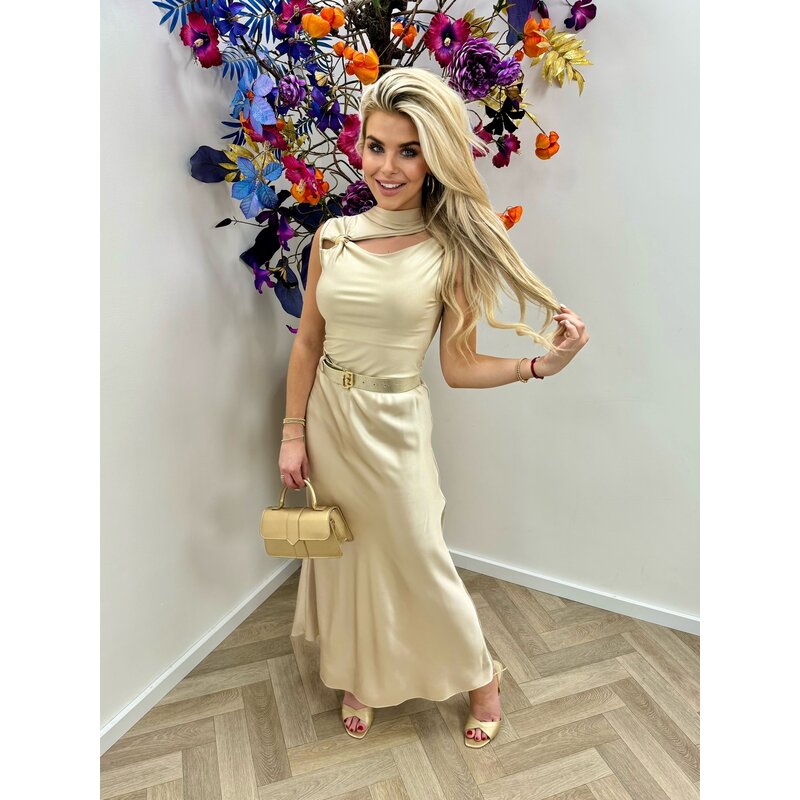 Body Shine With Gold Beige