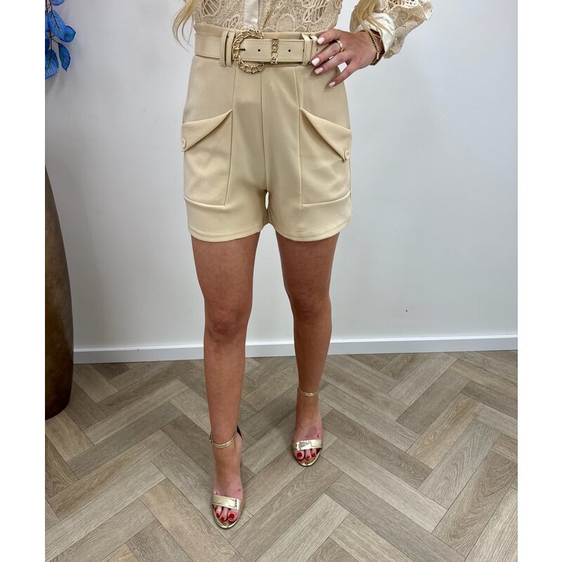 Short Button With Belt Beige 55173