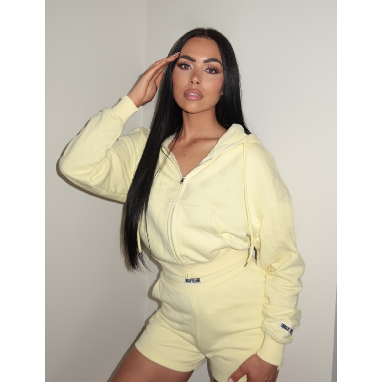 Unique The Label Short Molly Soft Yellow
