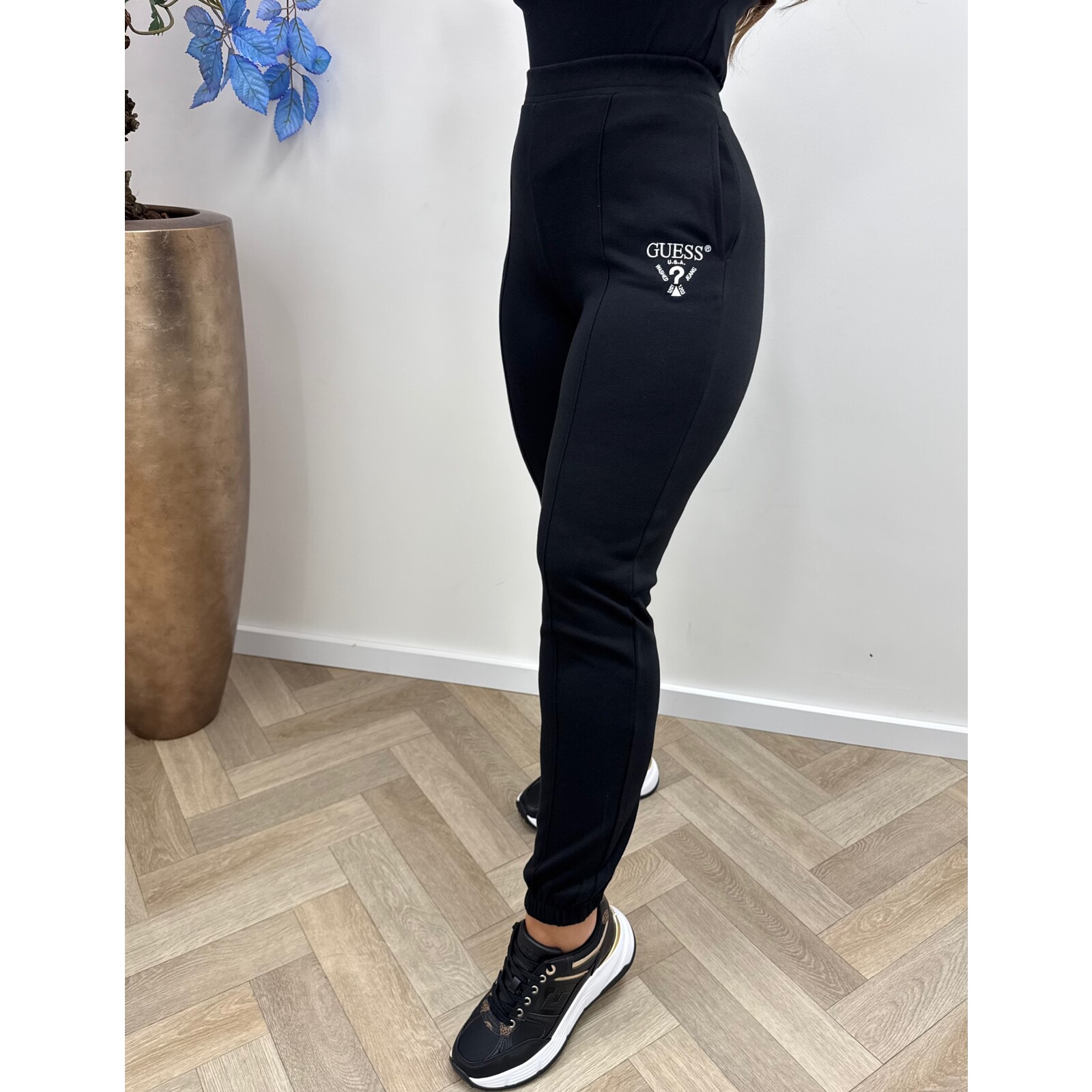 Guess Joggings pants Roberta Black Guess 590