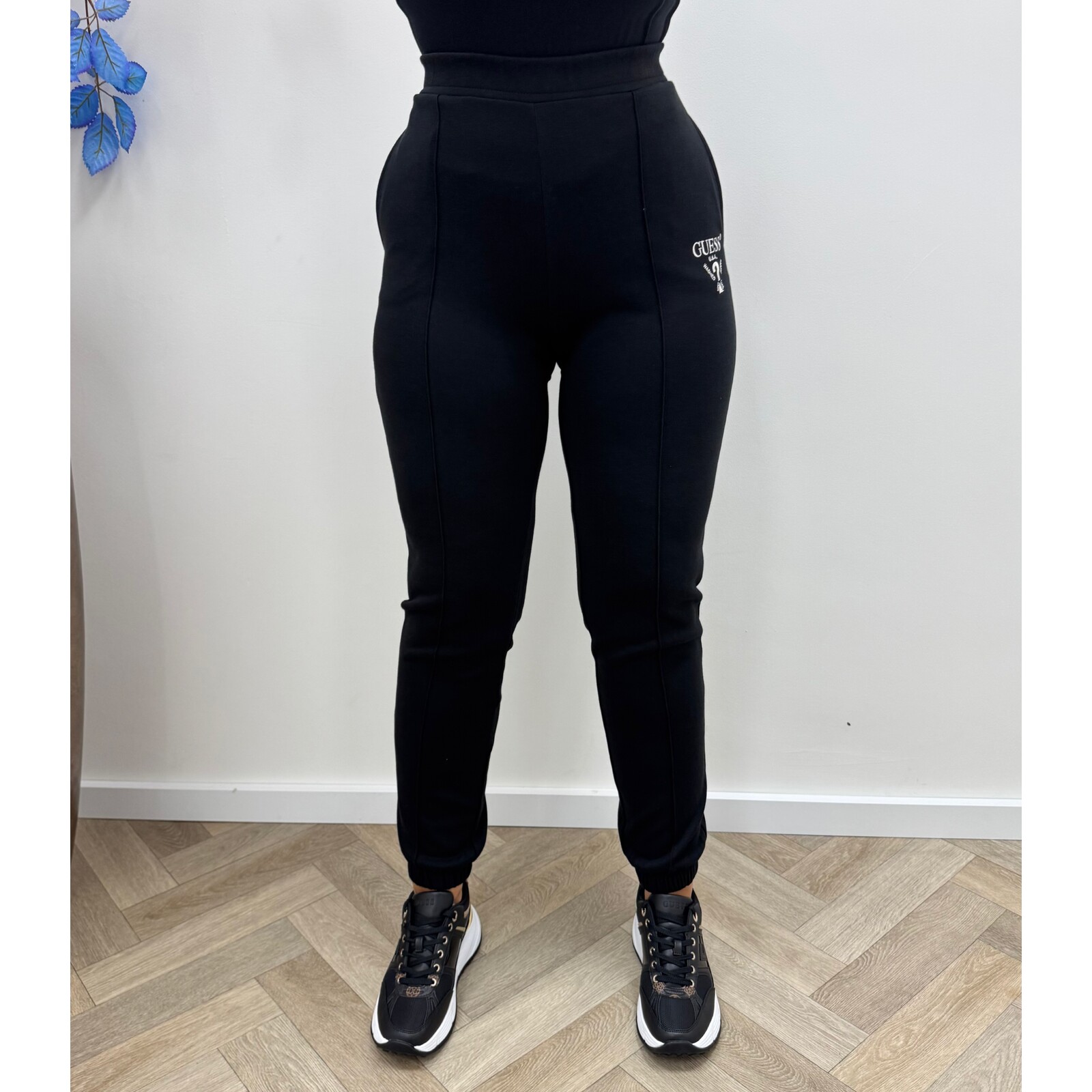 Guess Joggings pants Roberta Black Guess 590