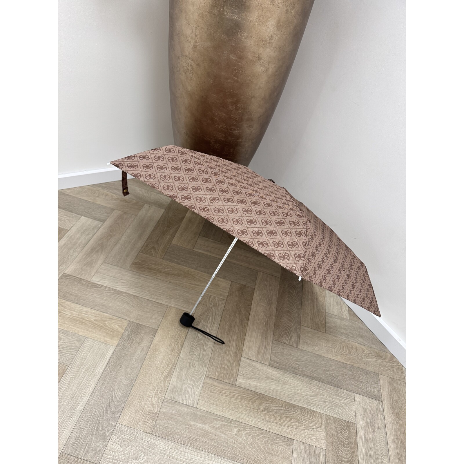 Guess Paraplu Latte Logo Brown Guess Medium