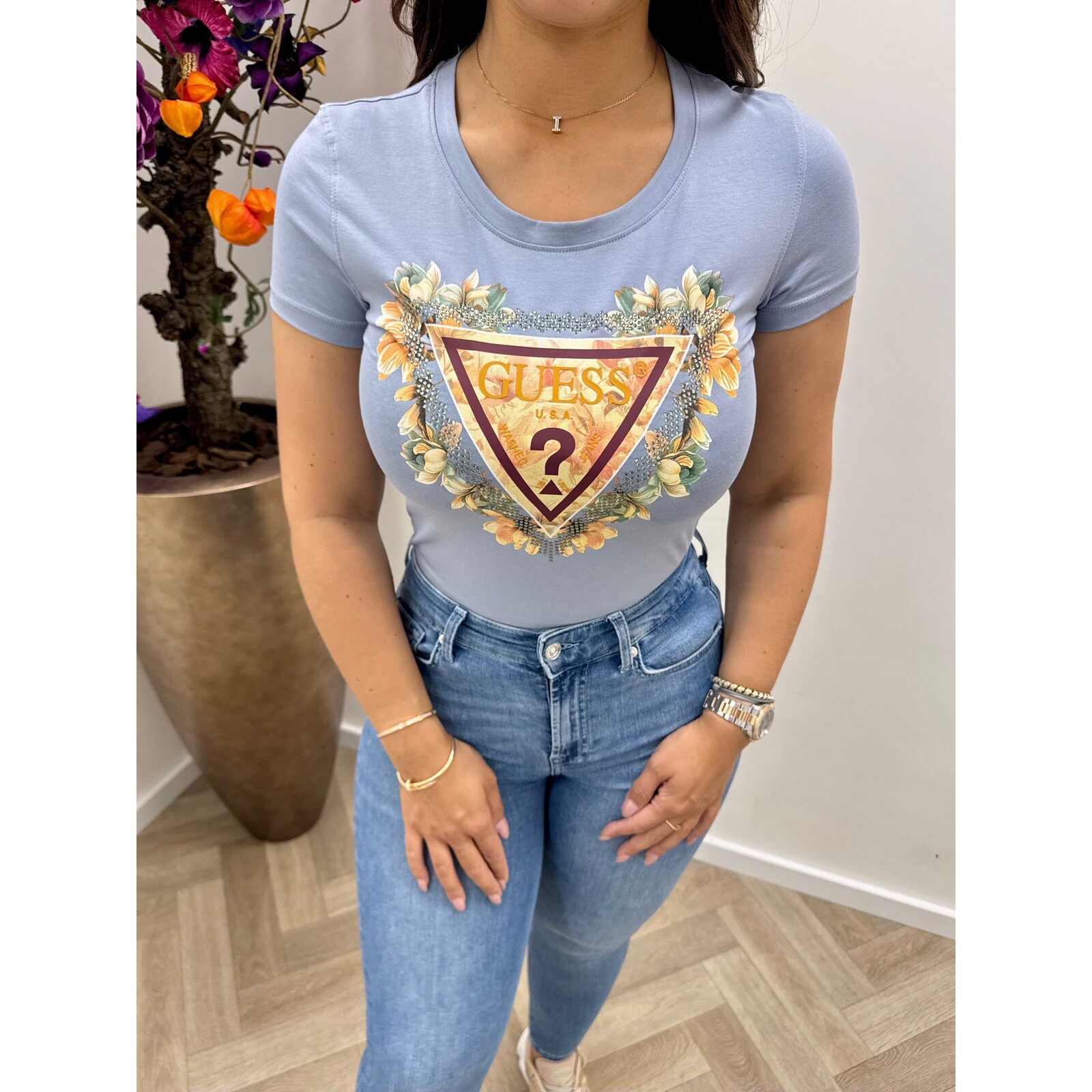 Guess T-Shirt Triangle Flowers Blue Guess 610