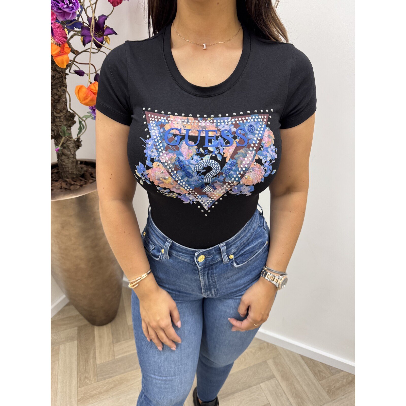 Guess T-Shirt Peony Triangle Black Guess 885