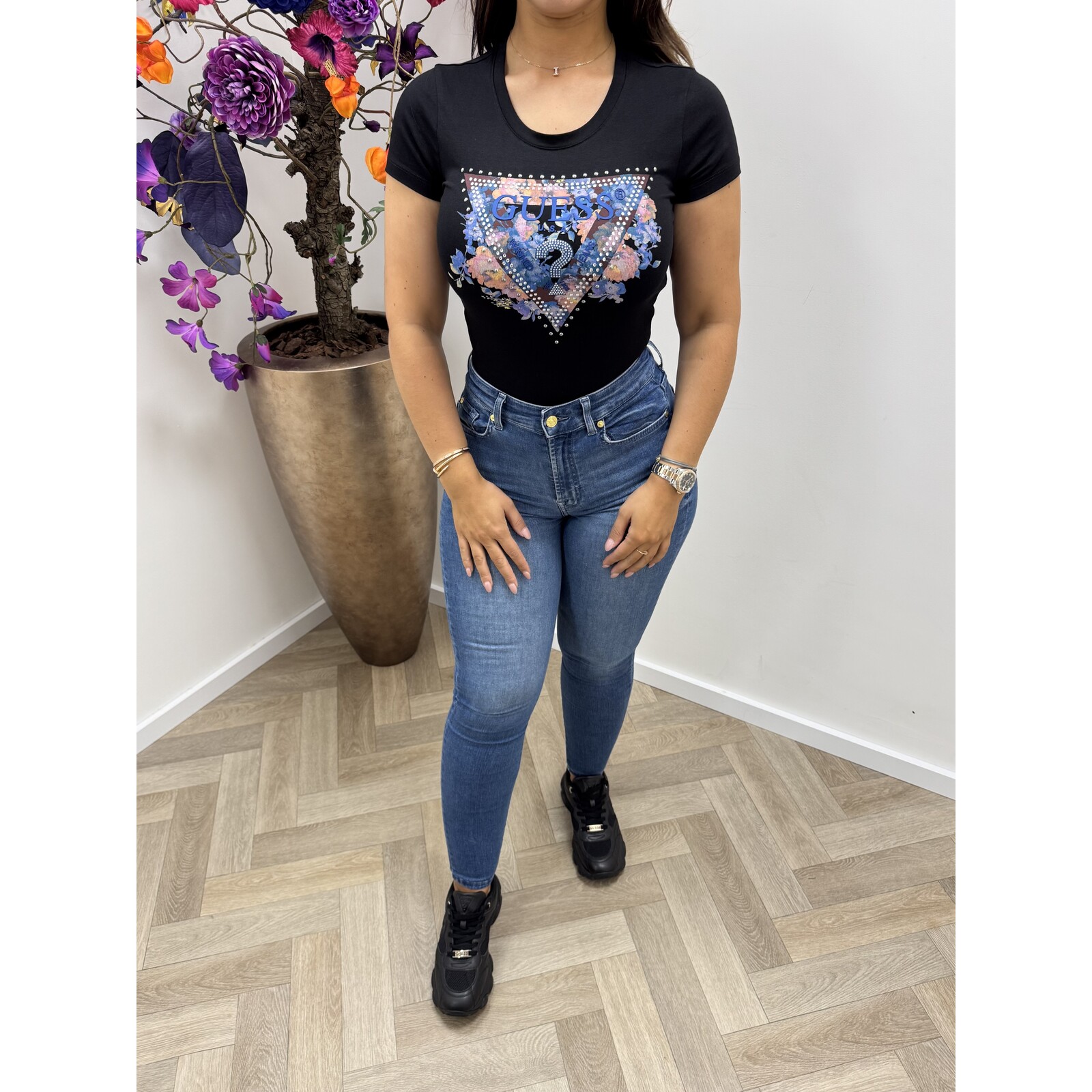 Guess T-Shirt Peony Triangle Black Guess 885