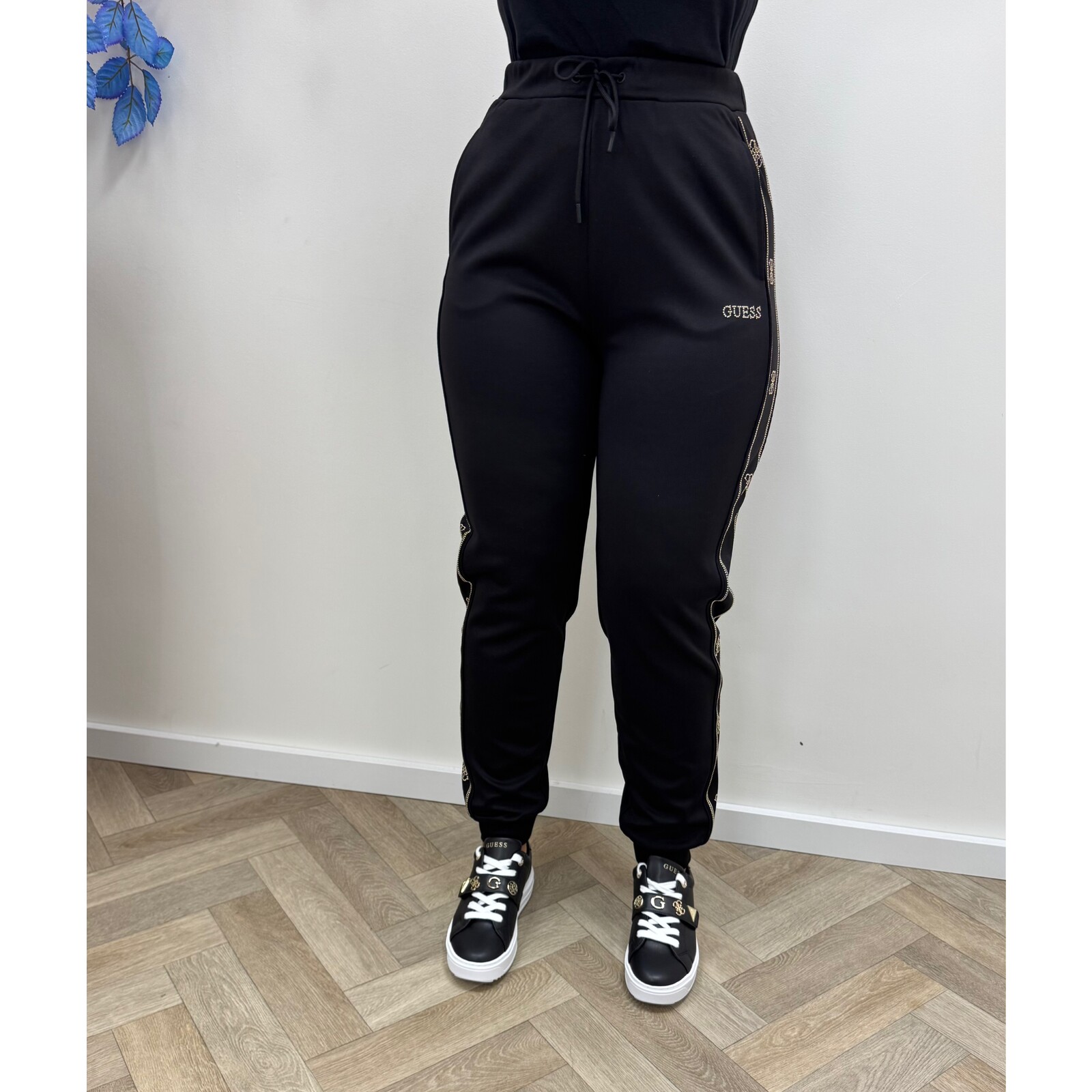 Guess Joggingspants Octavia Black Gold Guess  868