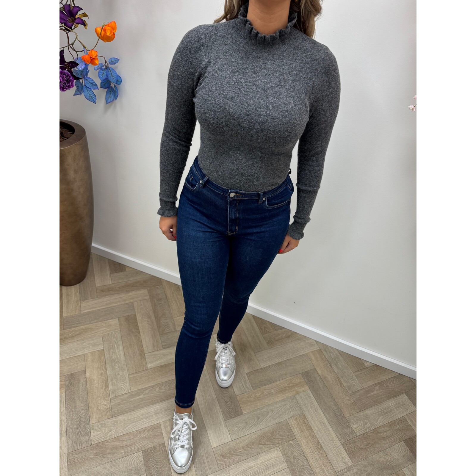 Trui Sisi Ruffle 8879 Dark Grey (WEB ONLY )