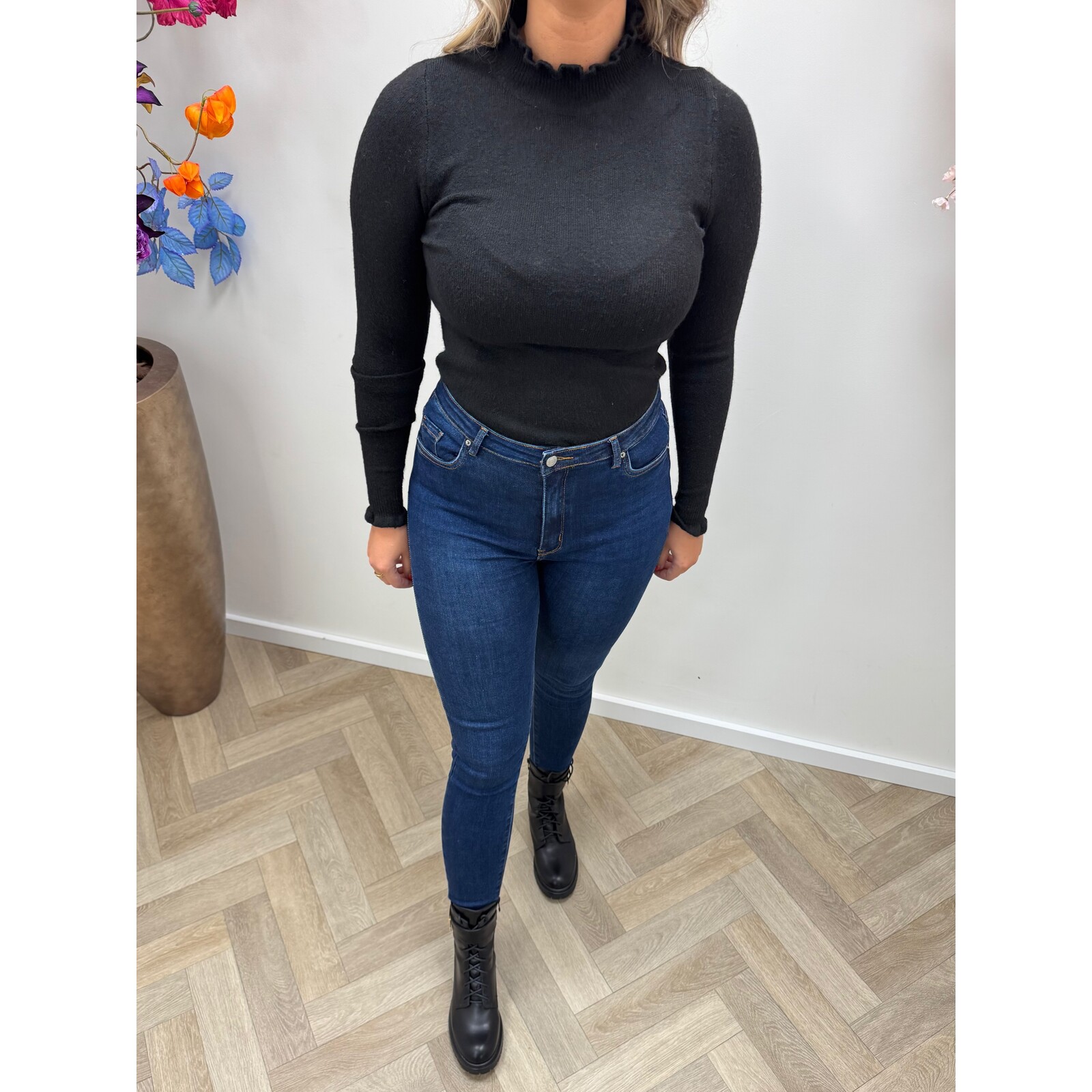 Trui Sisi Ruffle 8879 Black (WEB ONLY )