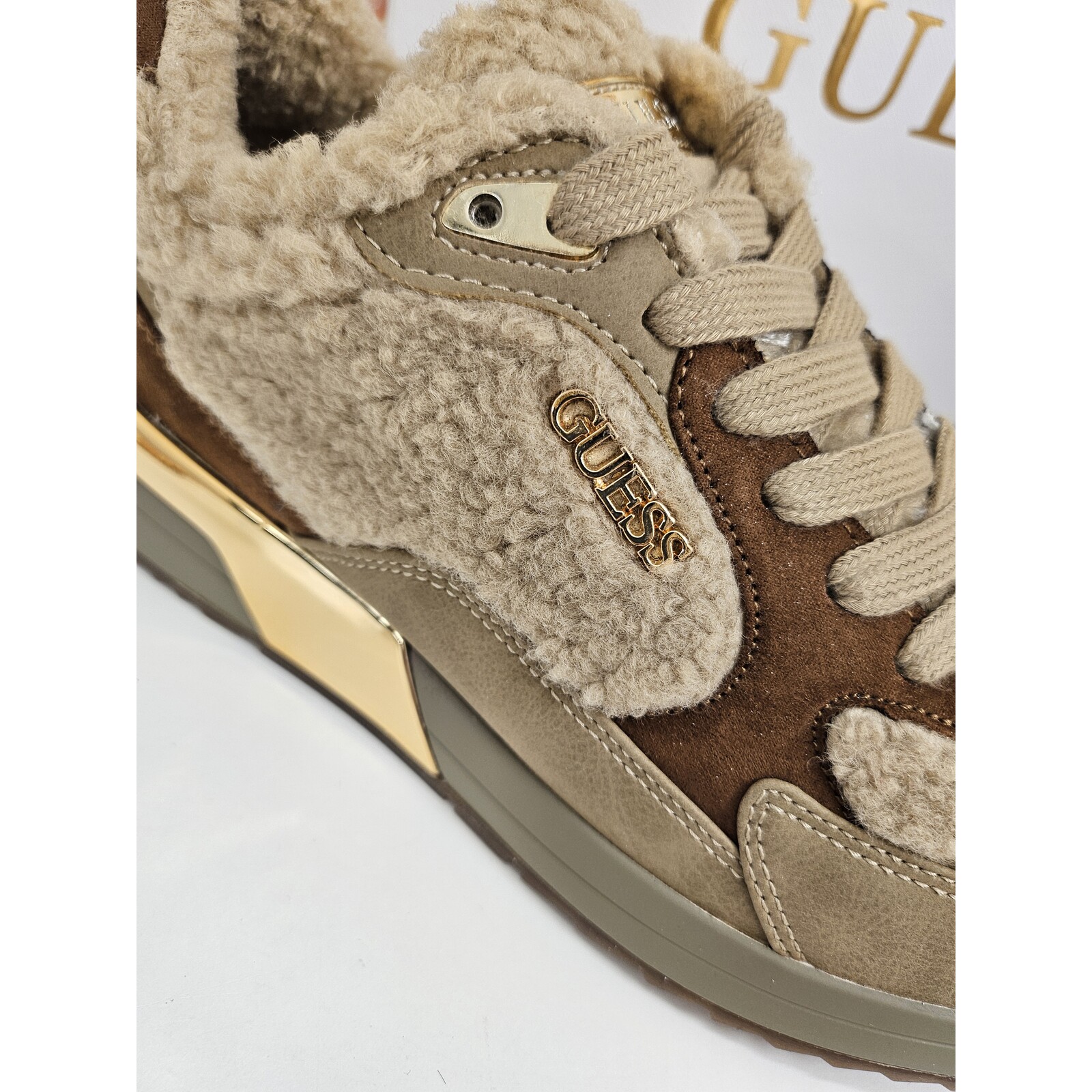 Guess Sneakers Moxea Natu  Guess 946