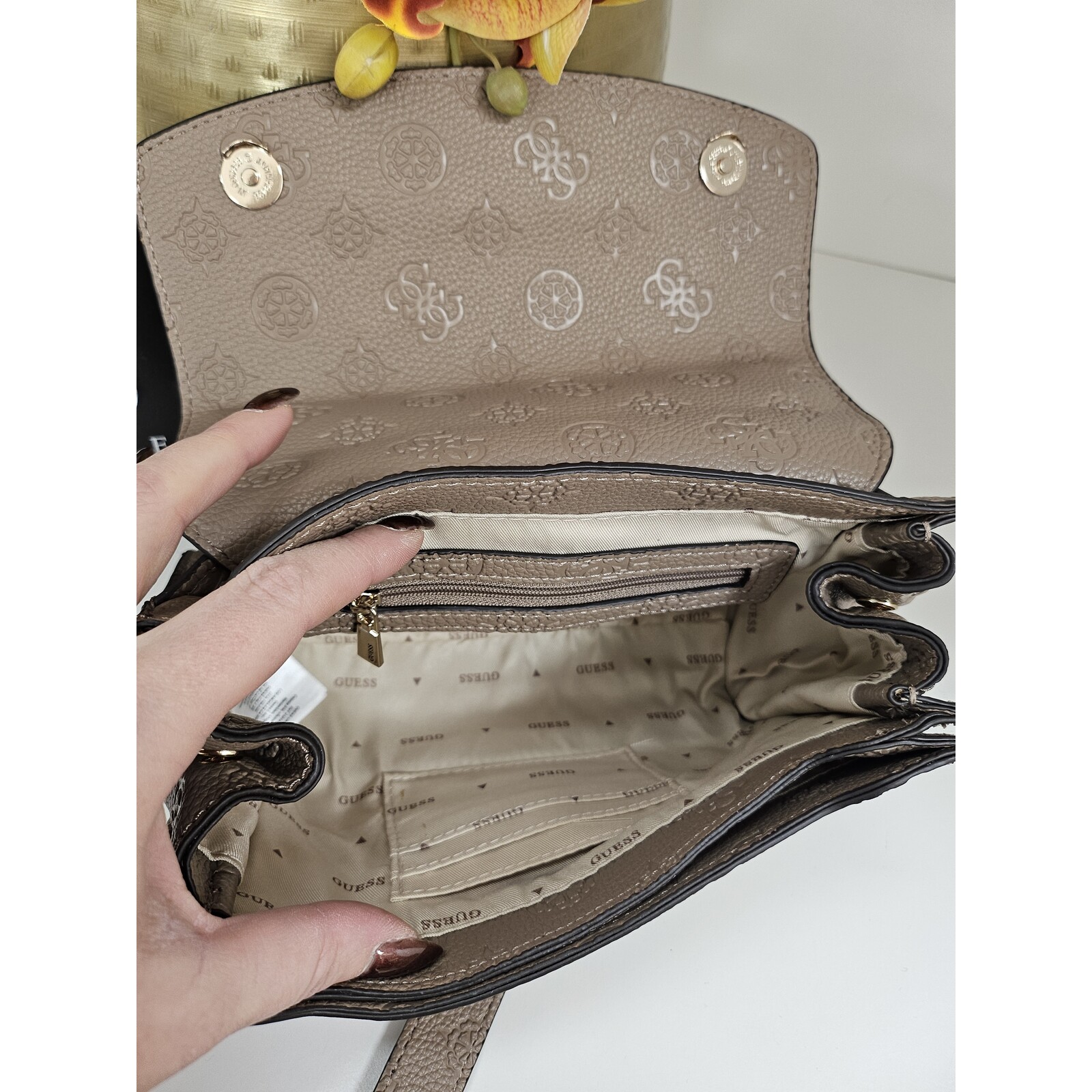 Guess Flap Bag. Cresidia Dark Taupe Guess 974