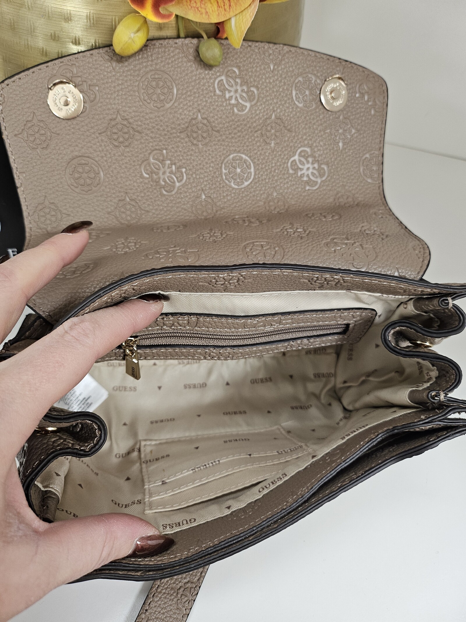 Guess Flap Bag. Cresidia Dark Taupe Guess 974