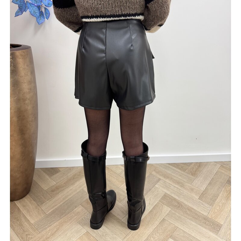 Short leder Style black