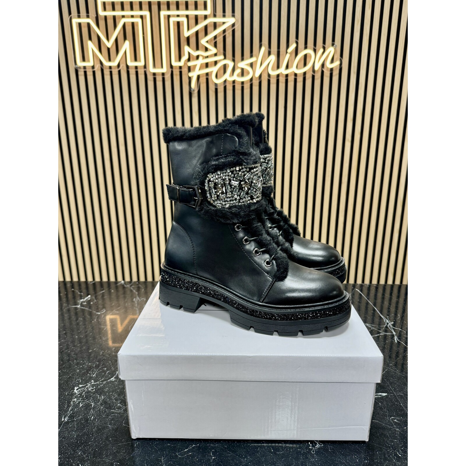 Boots Luxury Black A-950