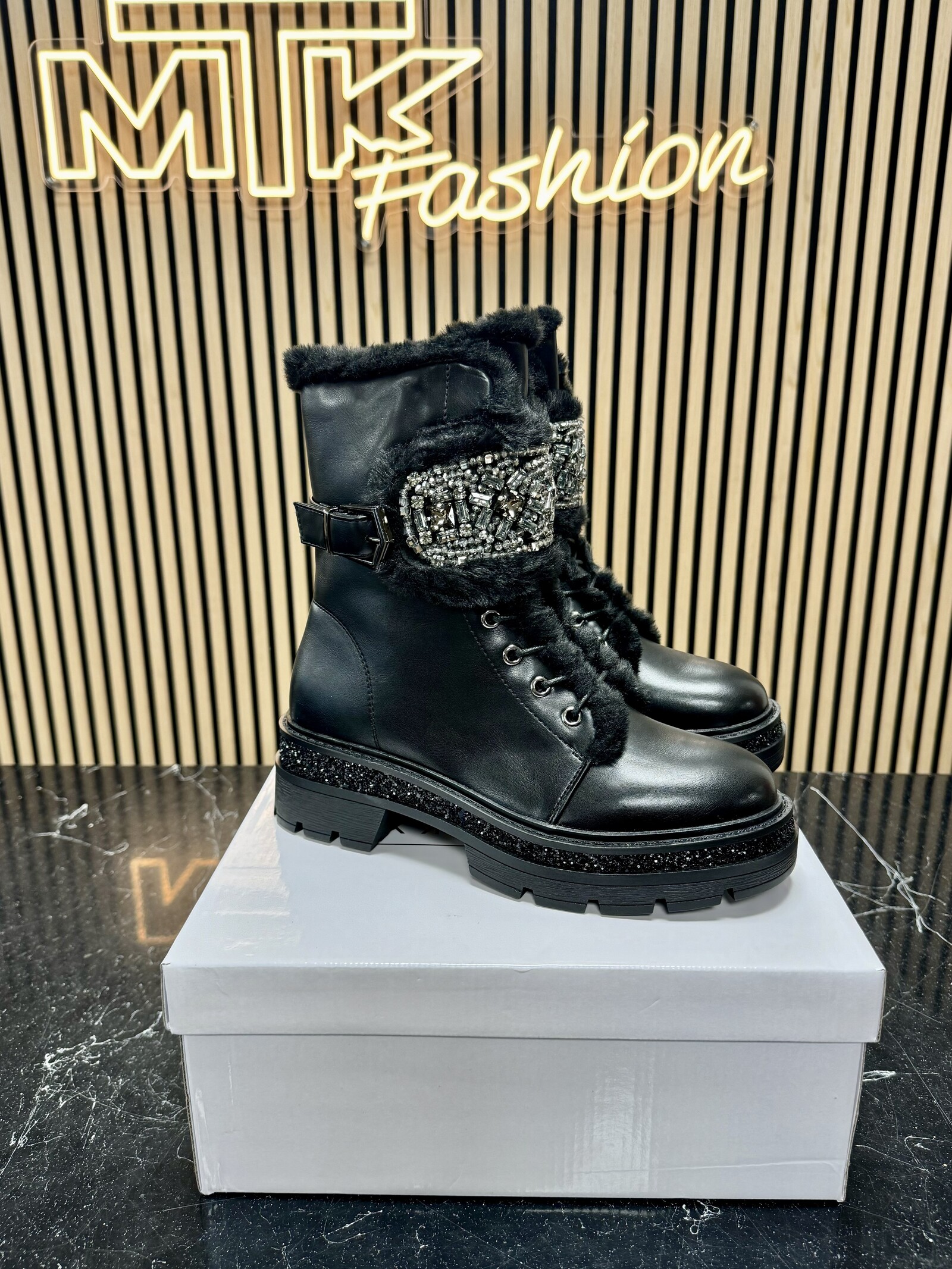 Boots Luxury Black A-950