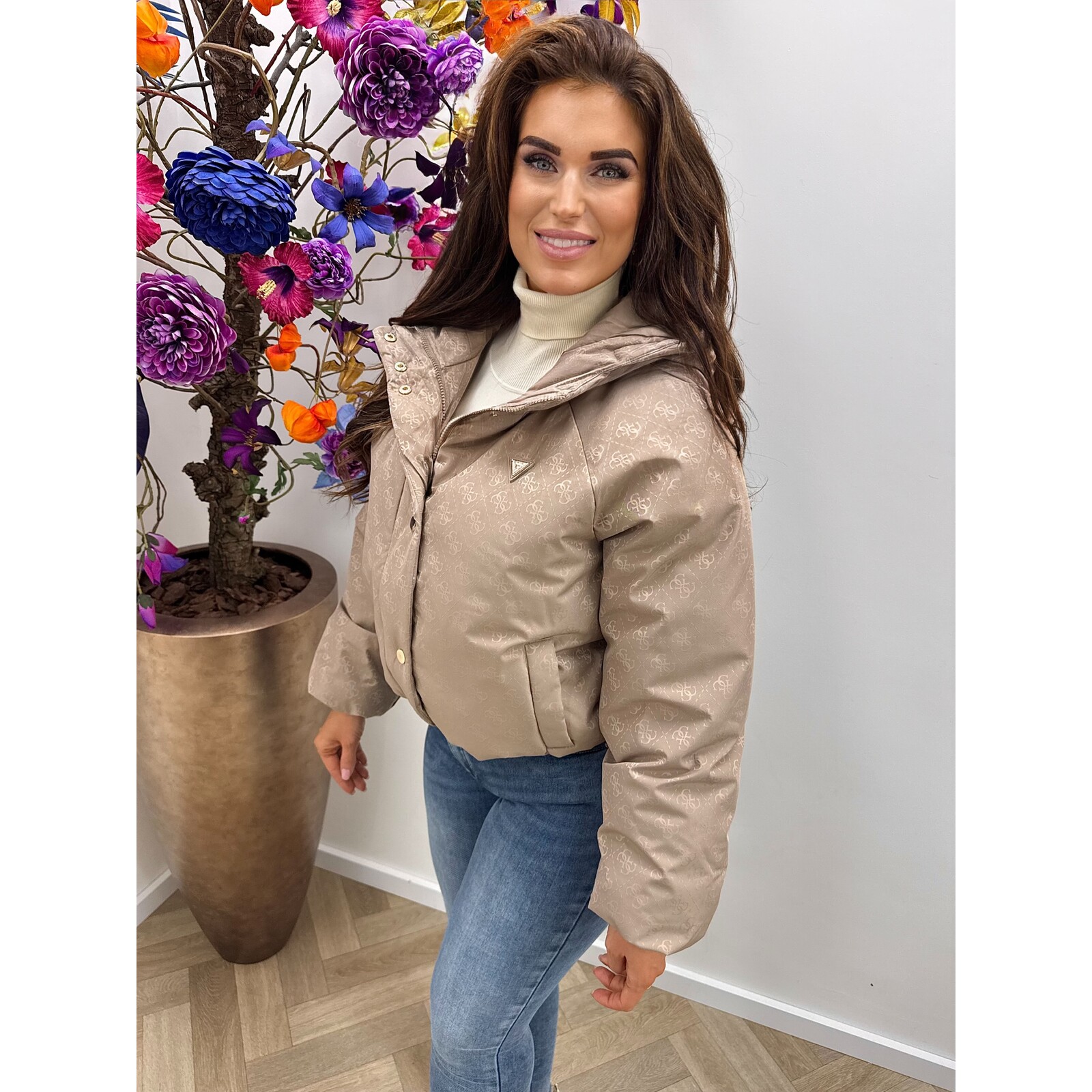 Guess 4G Boxy Puffer Jacket Guess Taupe 913