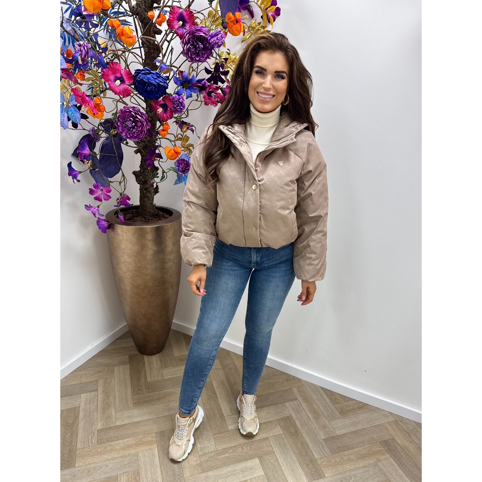 Guess 4G Boxy Puffer Jacket Guess Taupe 913