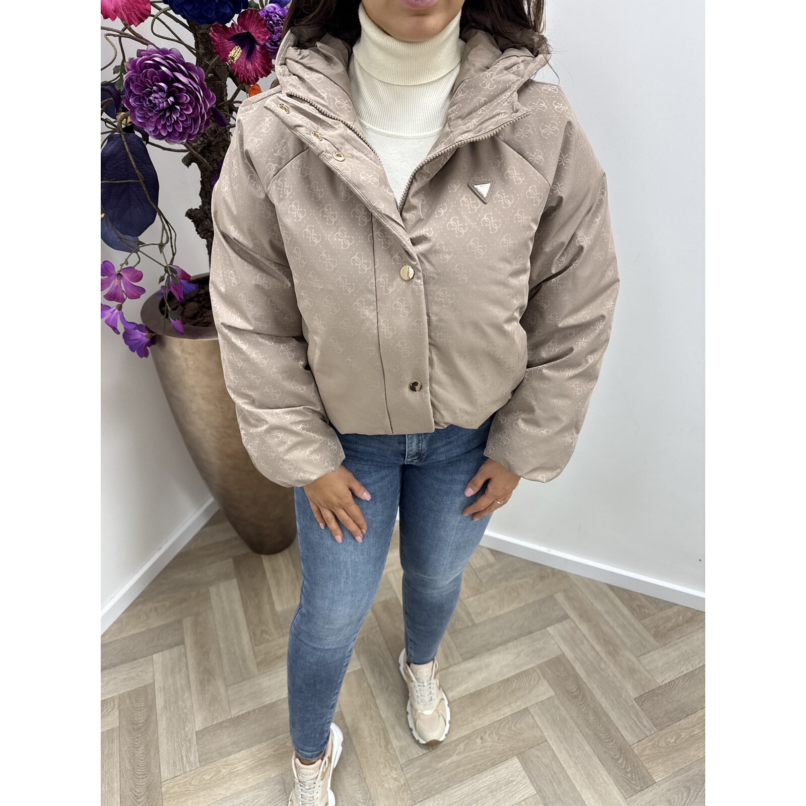 Guess 4G Boxy Puffer Jacket Guess Taupe 913