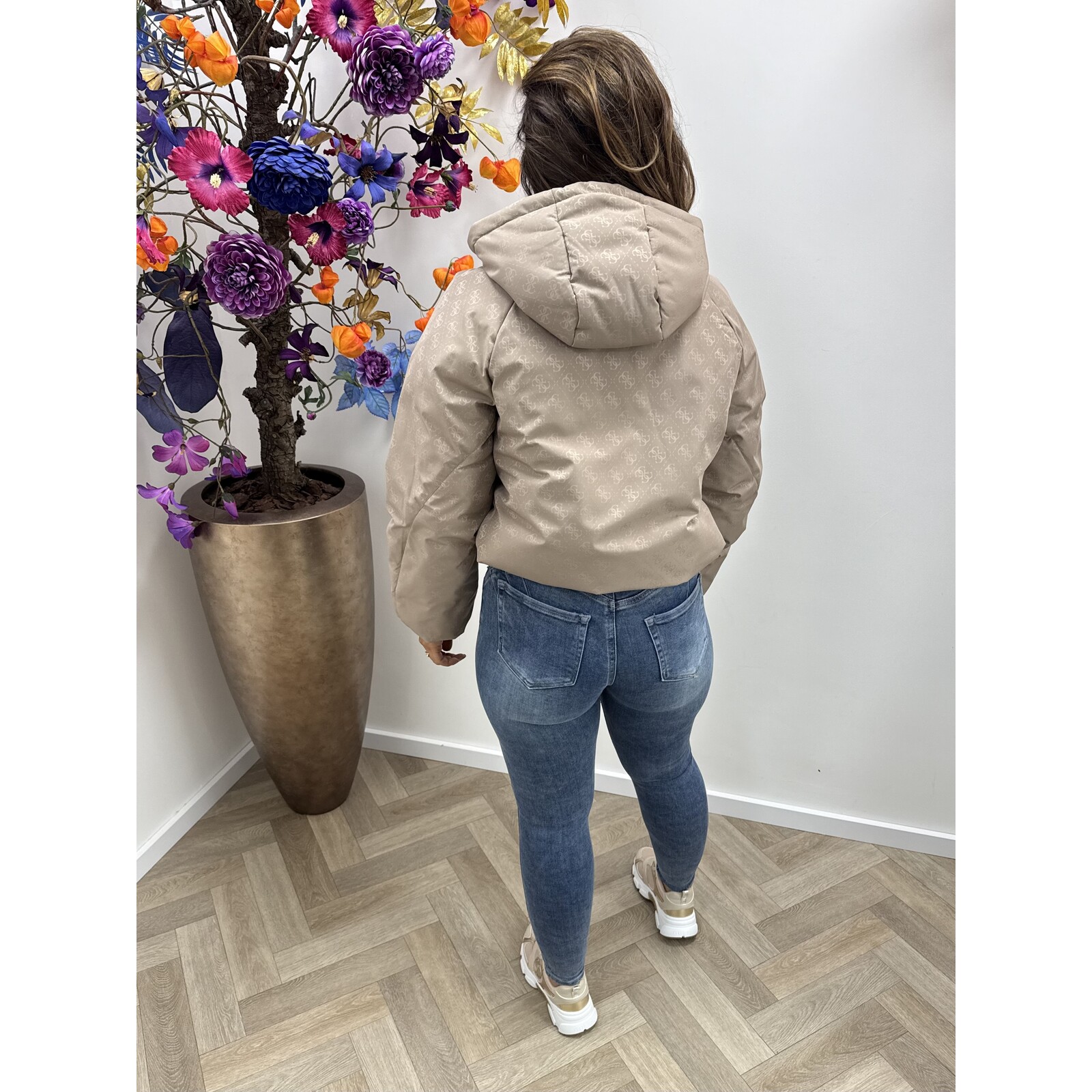 Guess 4G Boxy Puffer Jacket Guess Taupe 913