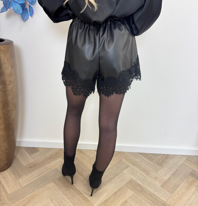 Short leder lace black