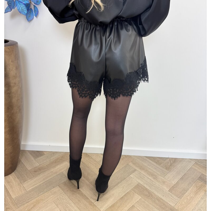 Short leder lace black