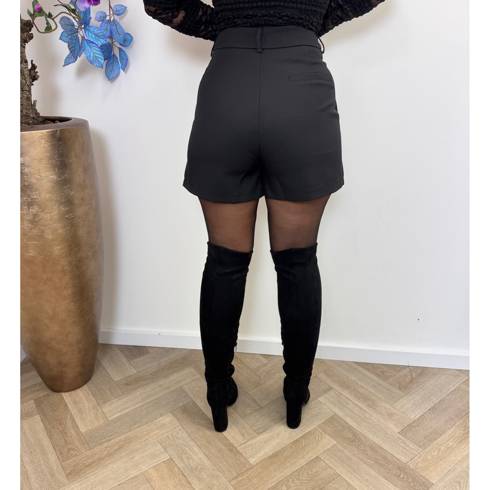 Short Gina L026 Black