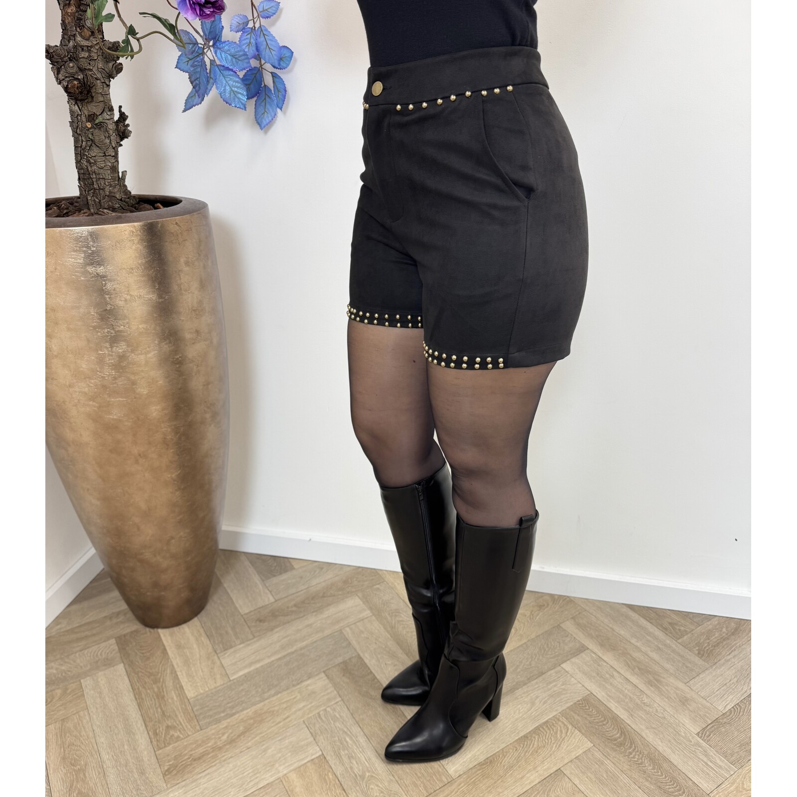 Short Suede studs 99357-1 Black