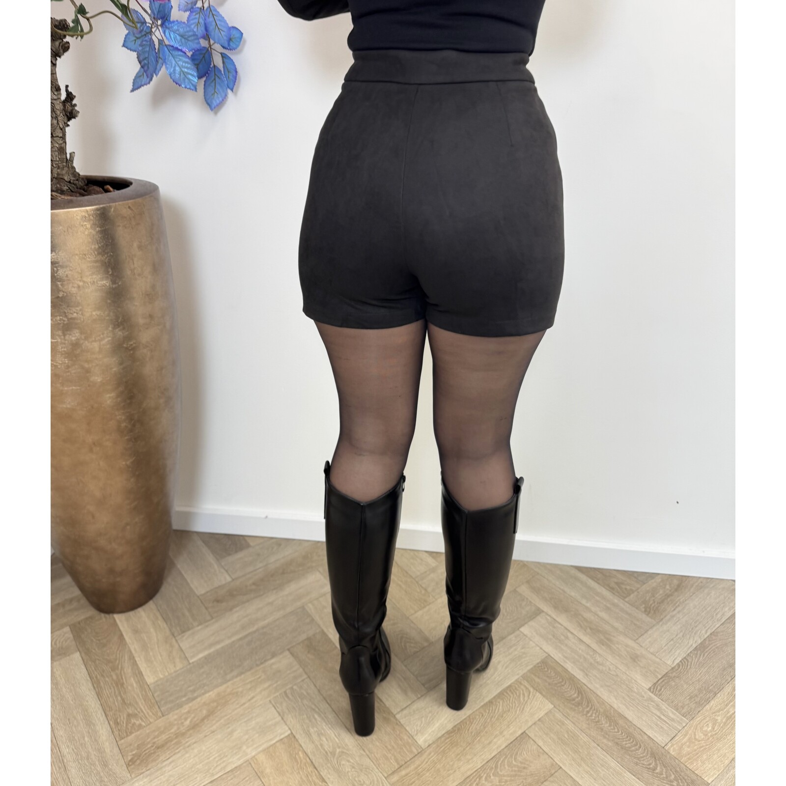 Short Suede studs 99357-1 Black