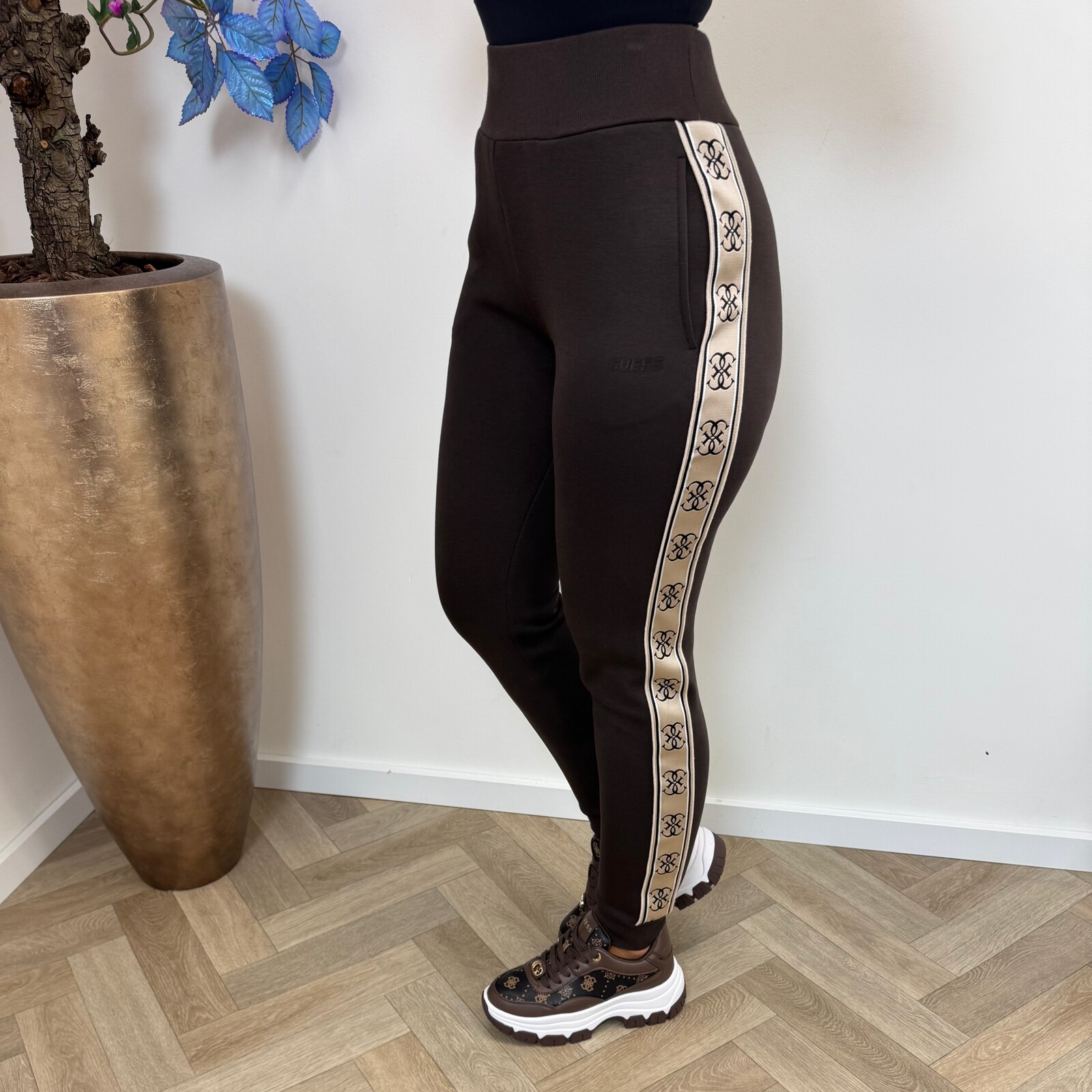 Guess Jogger pants Britney Coffee 1004 Guess