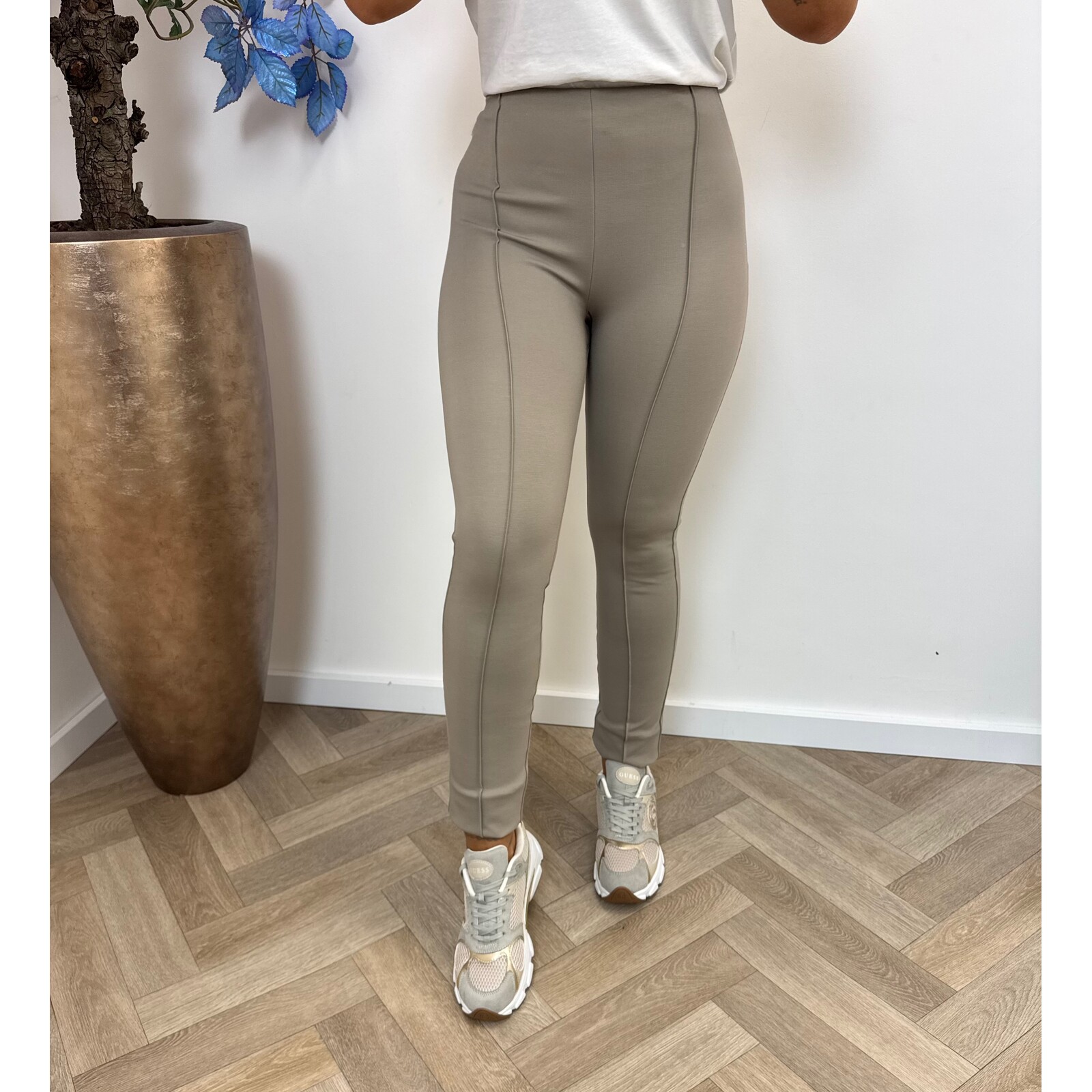 Guess Pants Annie Taupe 997 Guess