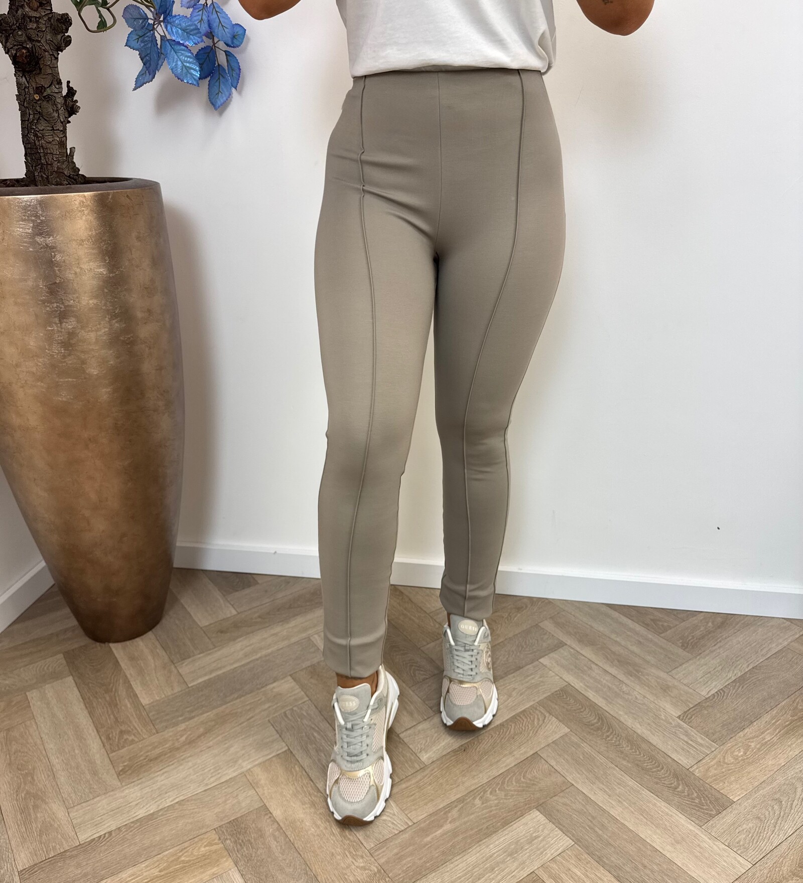 Guess Pants Annie Taupe 997 Guess