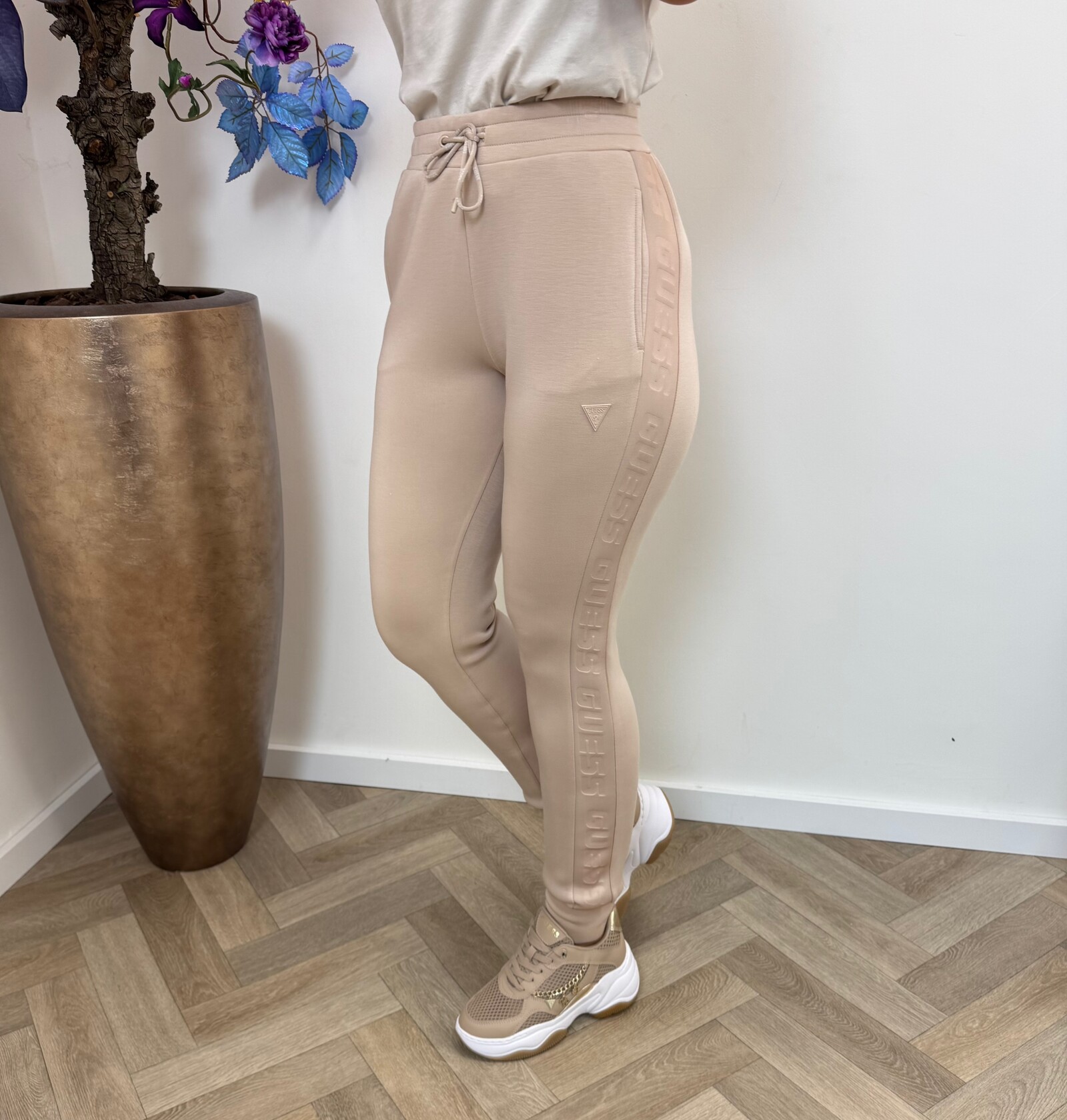 Guess Scuba Pants Allie Moccasin 1002 Guess