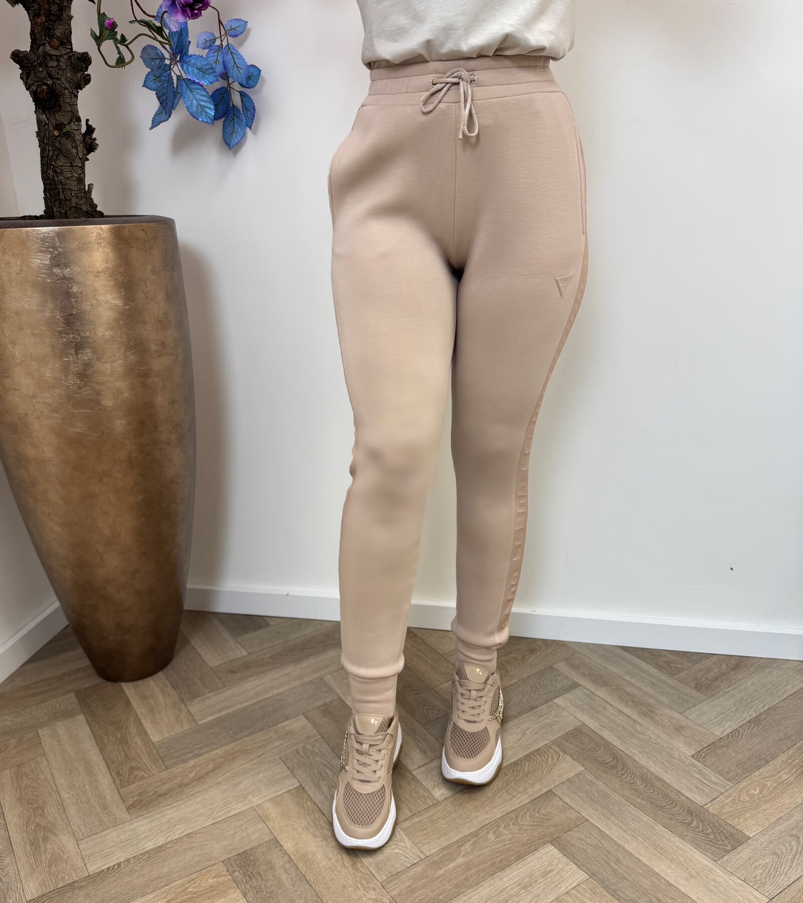 Guess Scuba Pants Allie Moccasin 1002 Guess