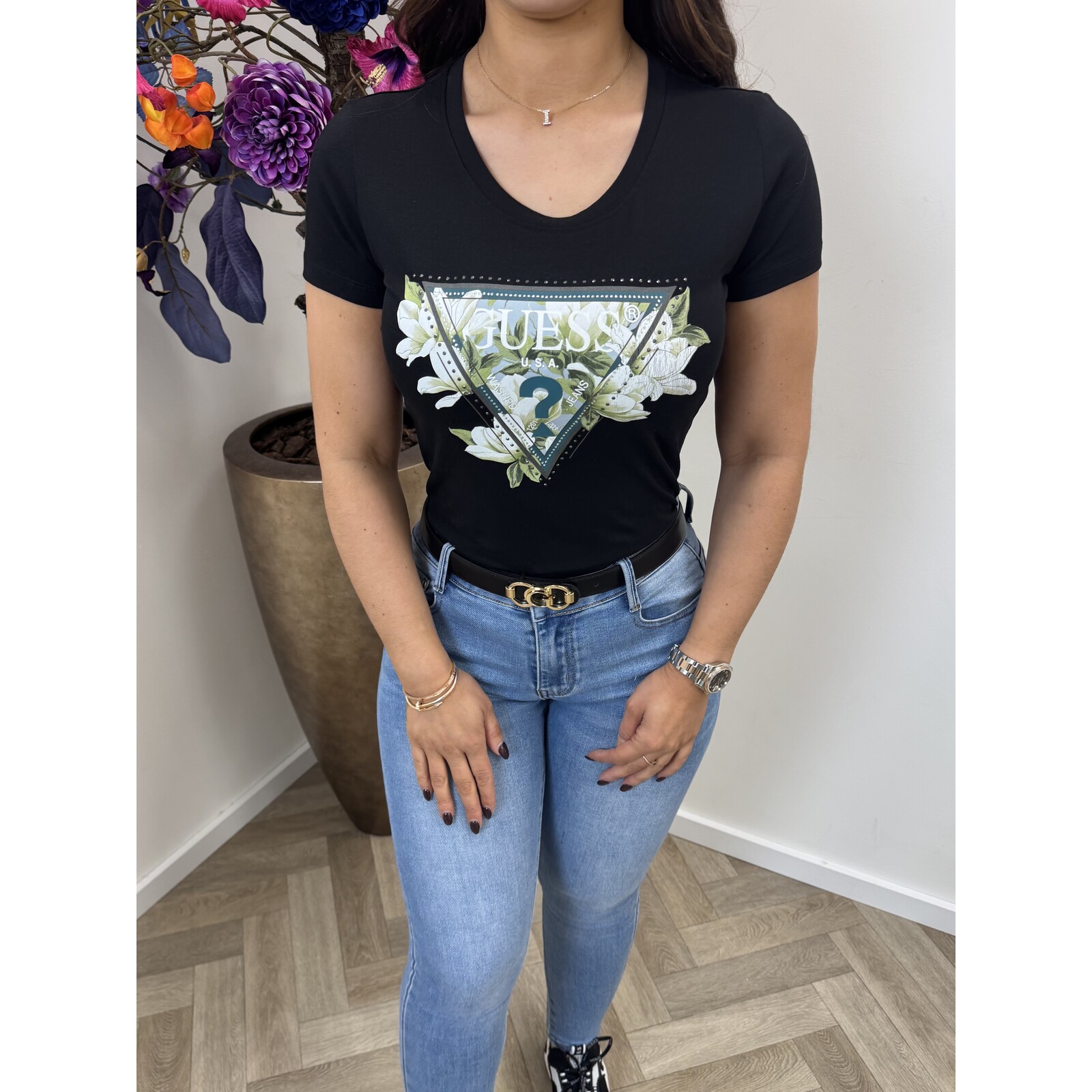 Guess T-Shirt Camelia Triangle Black 1015 Guess