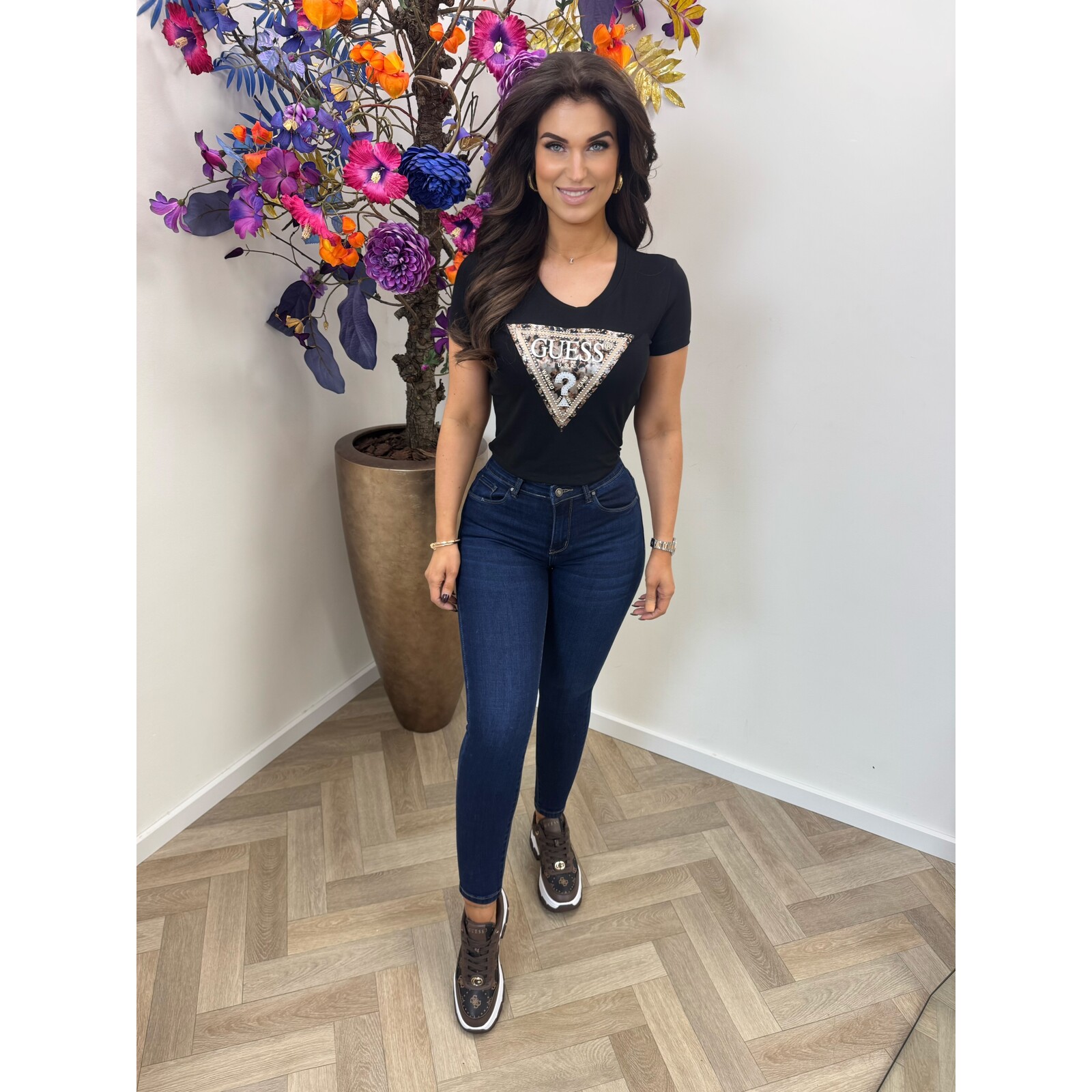 Guess T-Shirt Leo Triangle Black 1020 Guess