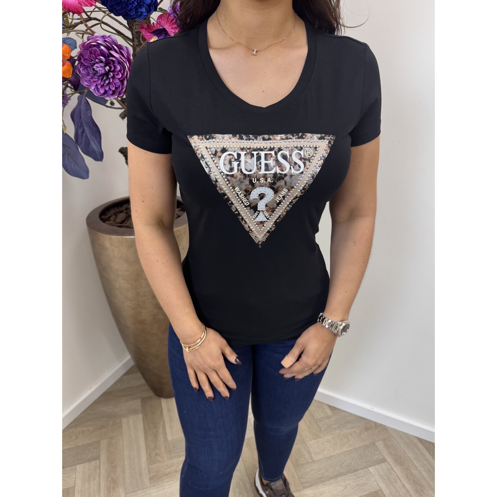 Guess T-Shirt Leo Triangle Black 1020 Guess