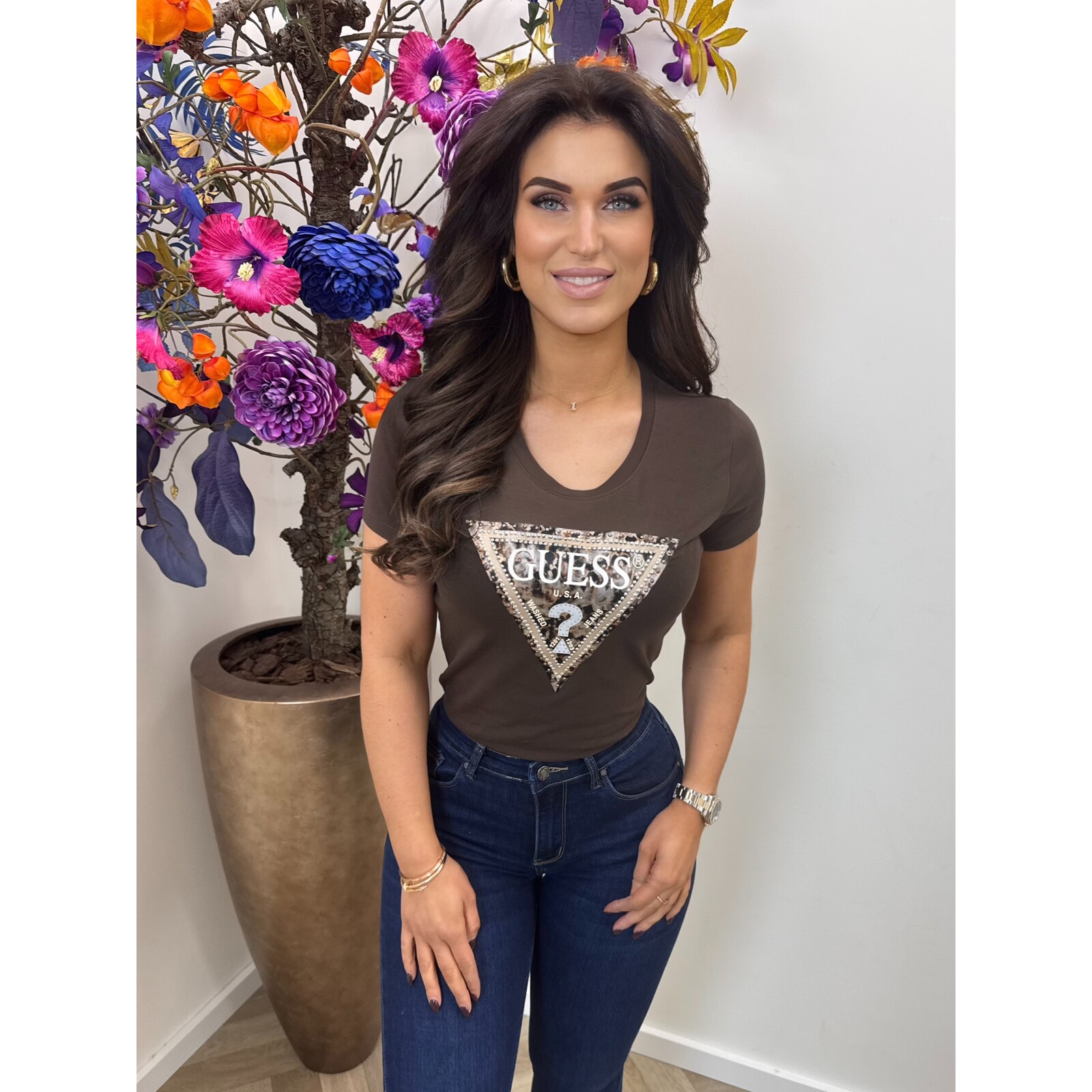 Guess T-Shirt Leo Triangle Dark Coffee 1019 Guess