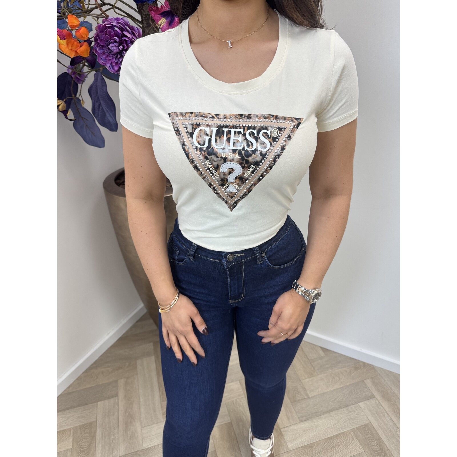 Guess T-Shirt Leo Triangle pearl white 1018 Guess