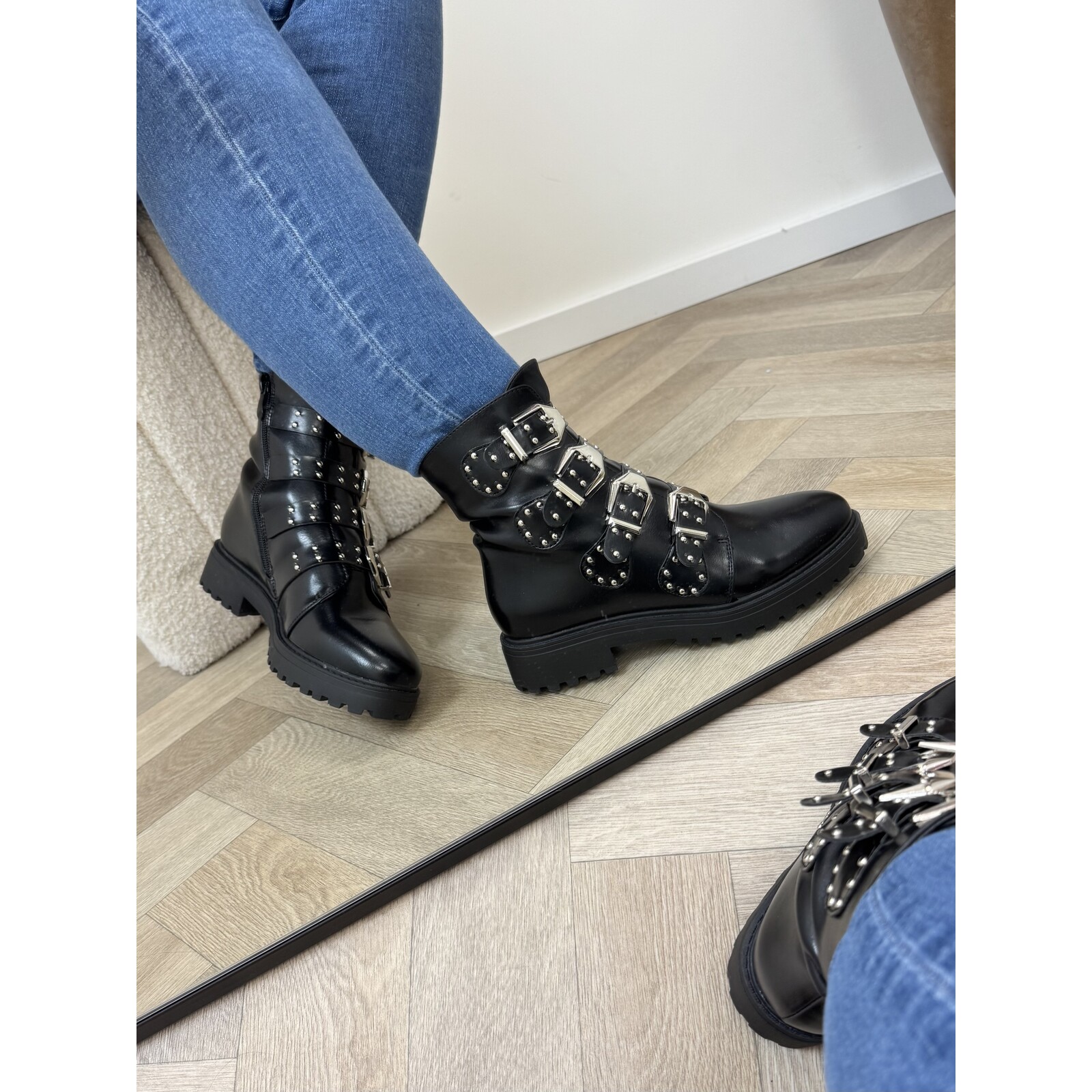Boots mini studs Silver Black A-676