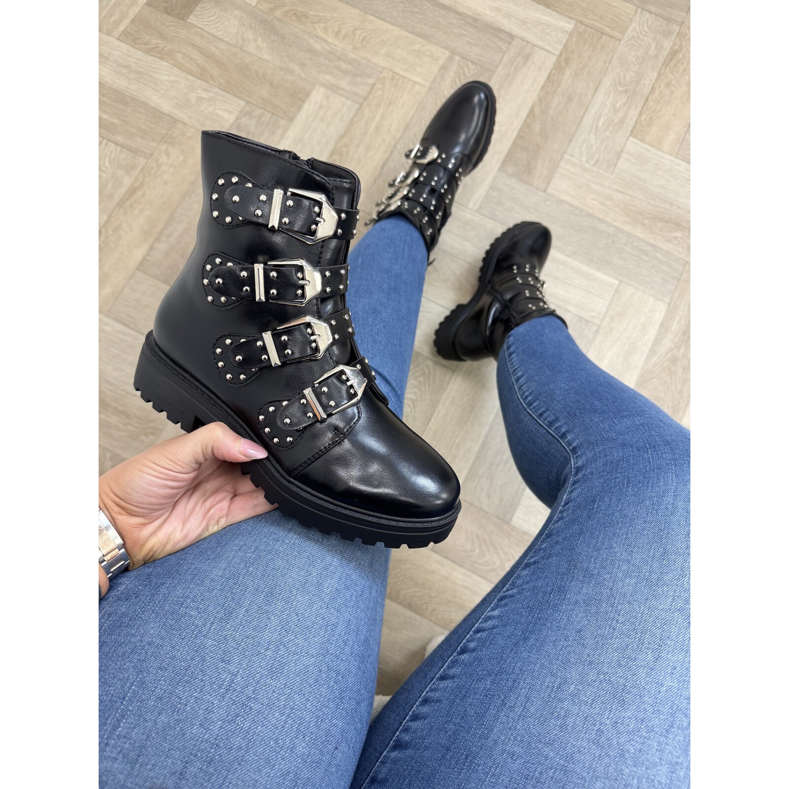 Boots mini studs Silver Black A-676