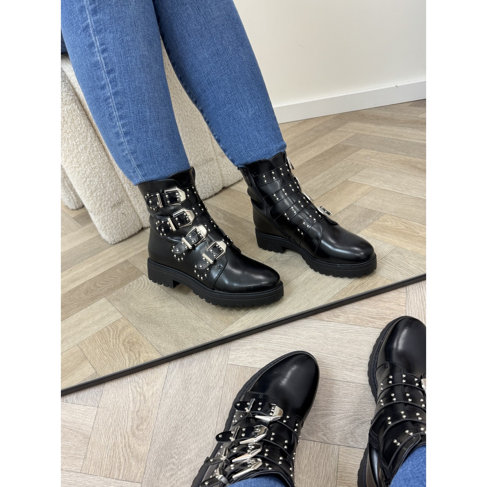 Boots mini studs Silver Black A-676