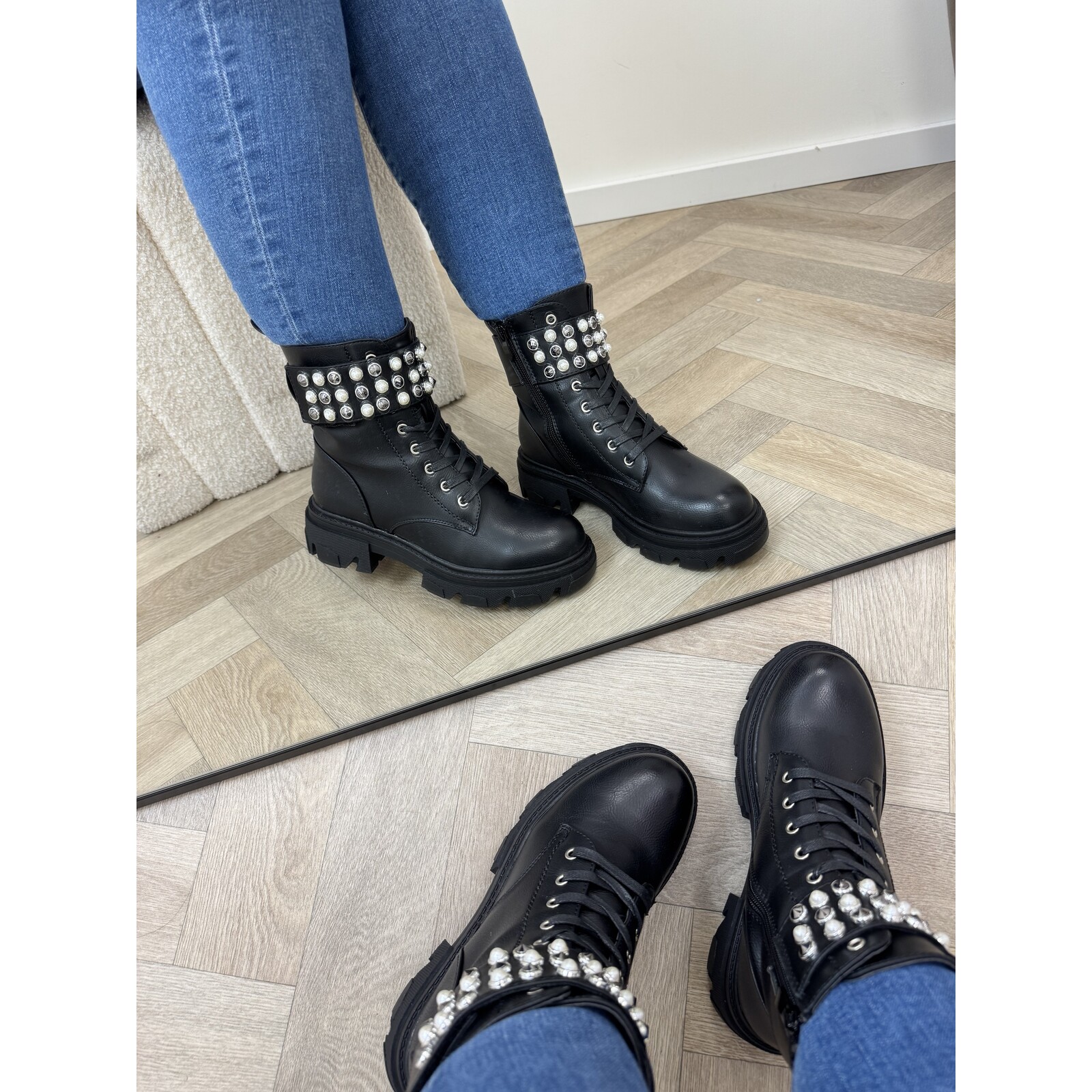 Boots Pearls Black D-28